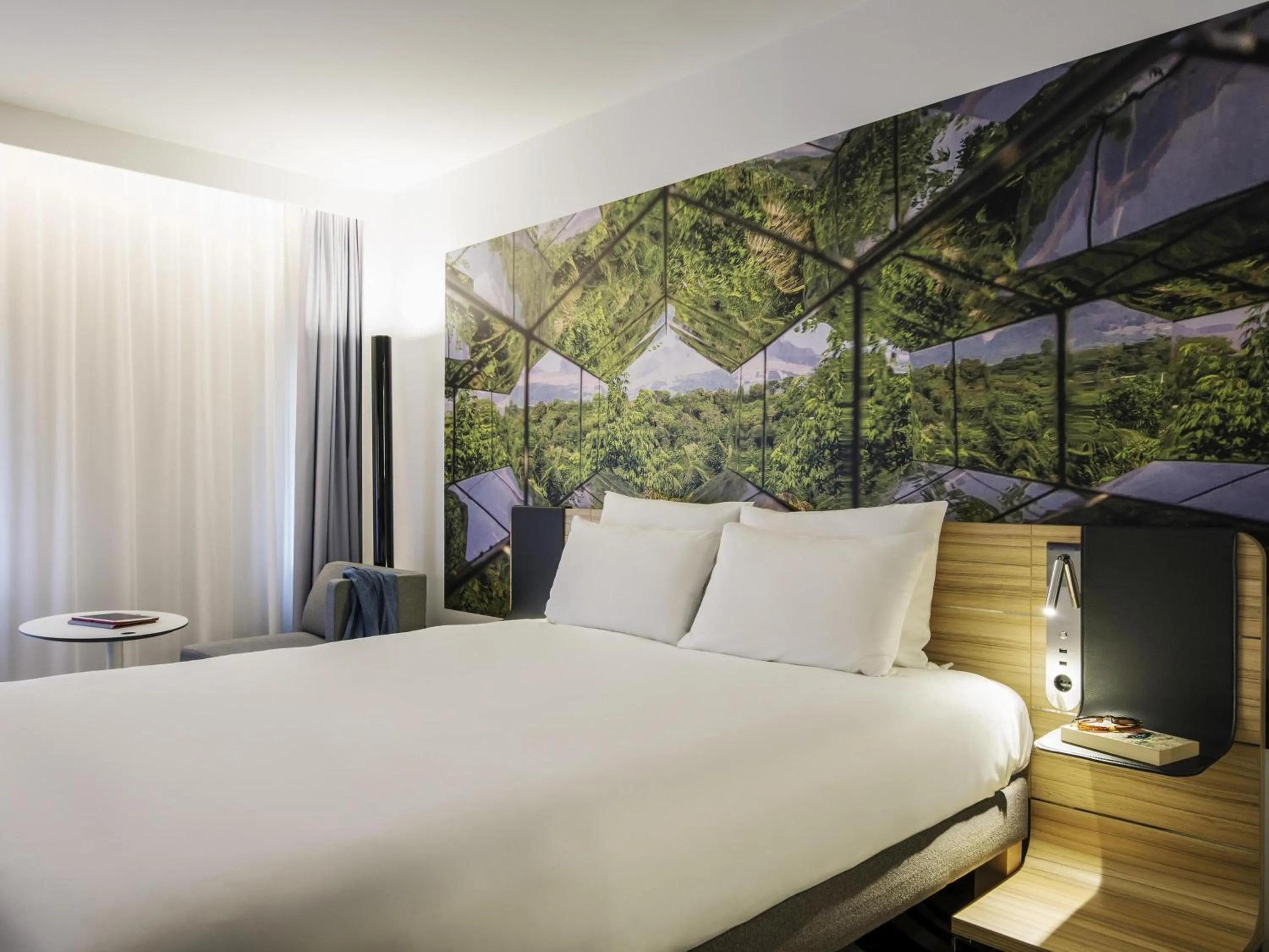 Bedroom, Bed in Novotel Den Haag City Centre