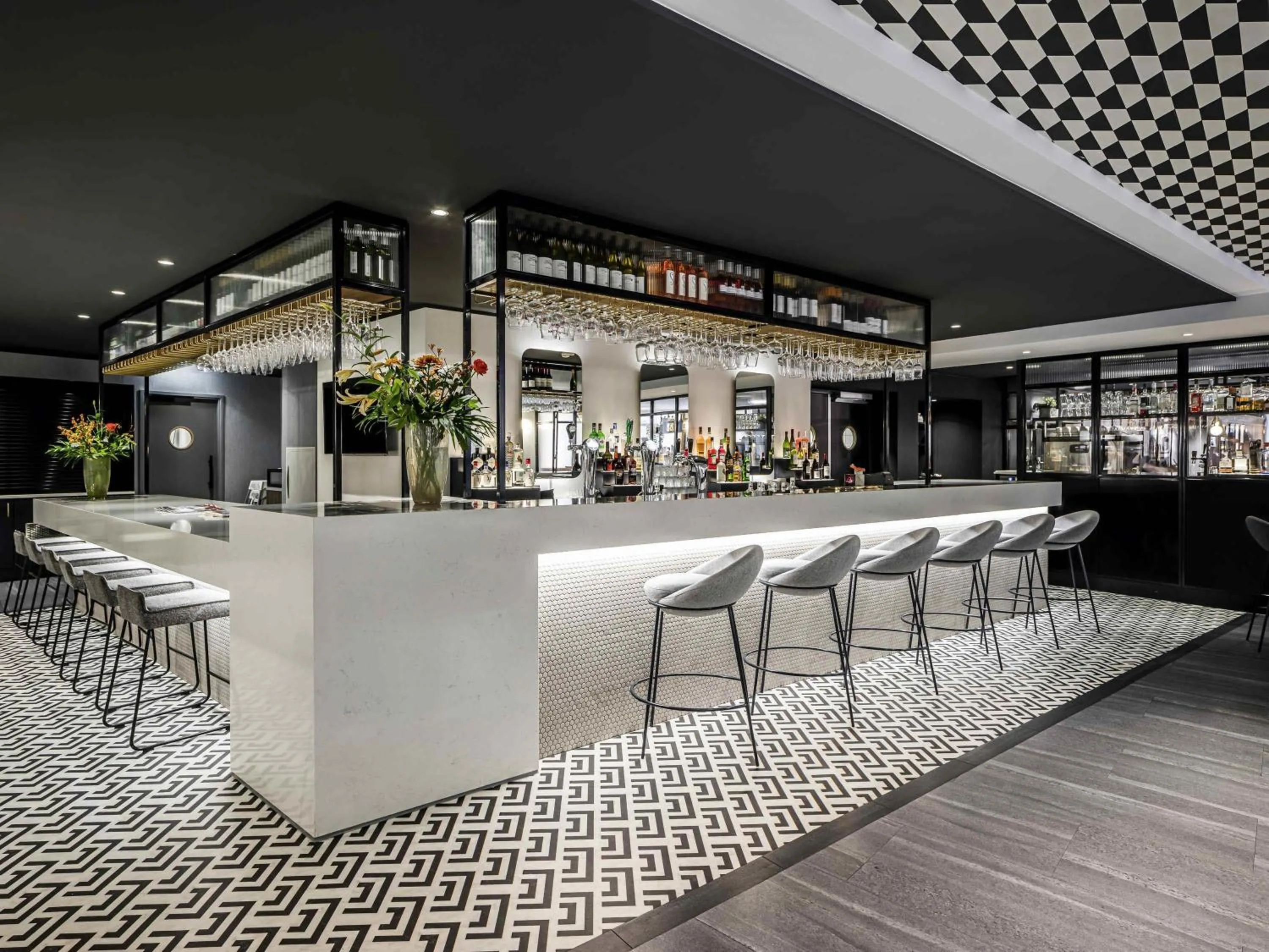 Lounge or bar in Novotel Den Haag City Centre