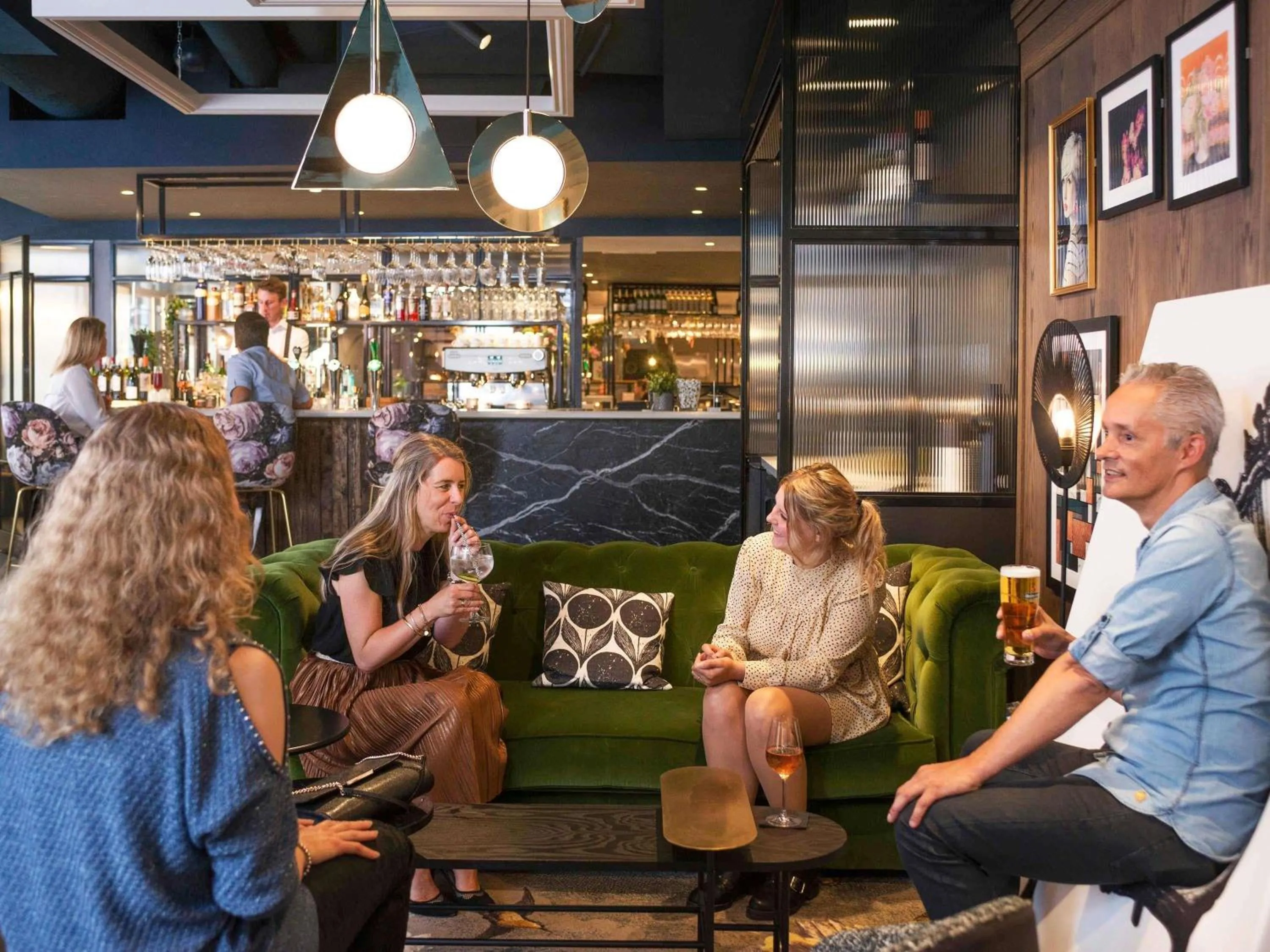 Lounge or bar in Novotel Den Haag City Centre