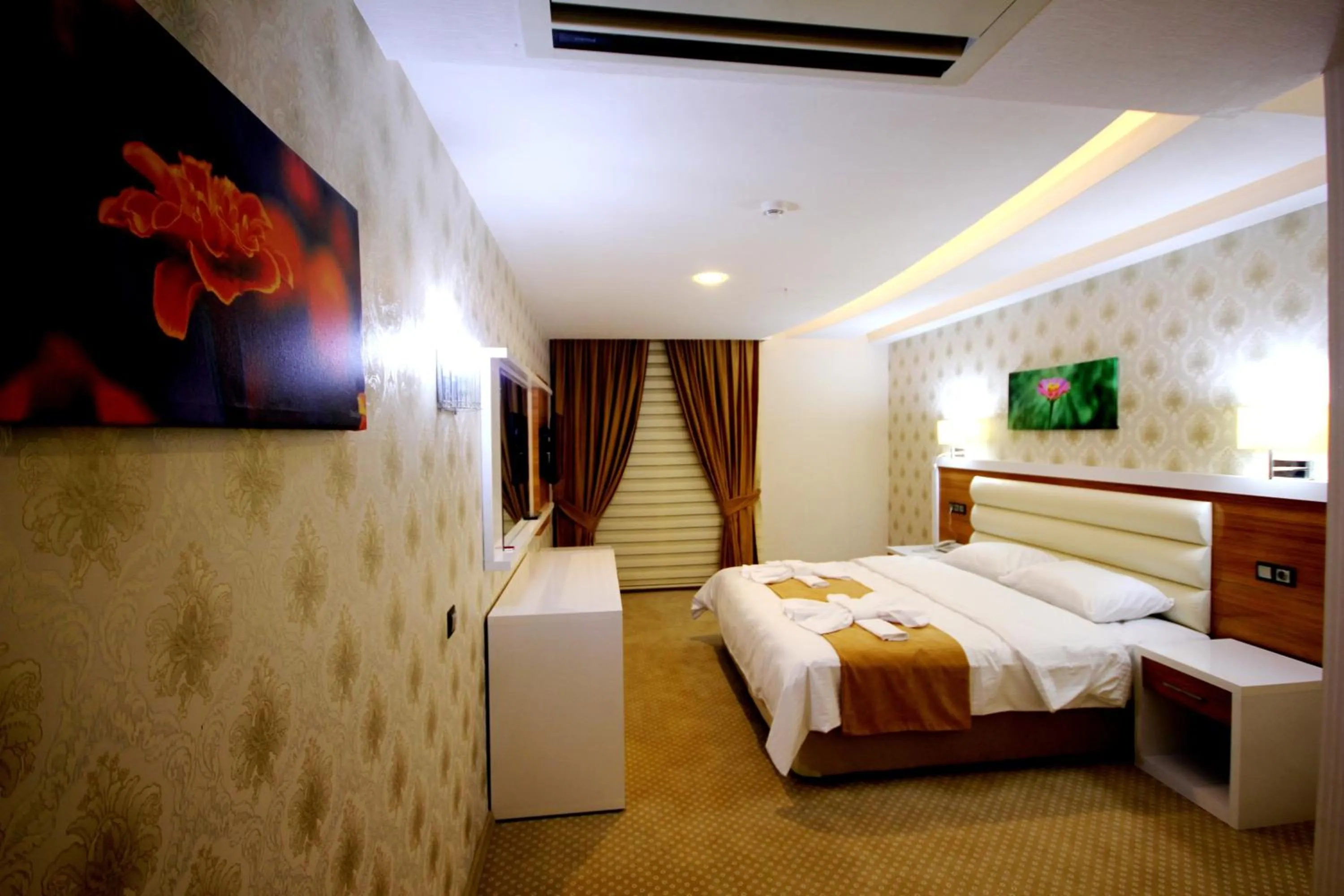 Bedroom in The Ancient Mesopotamia Hotel