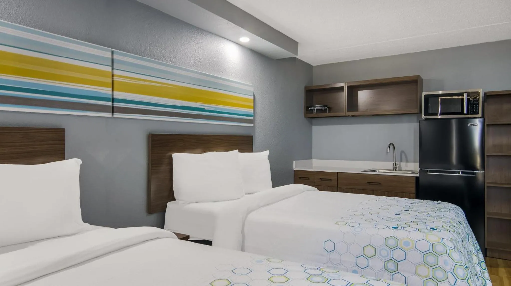 Photo of the whole room, Bed in HomeTowne Studios by Red Roof and Conference Center Chicago - N Aurora Naperville