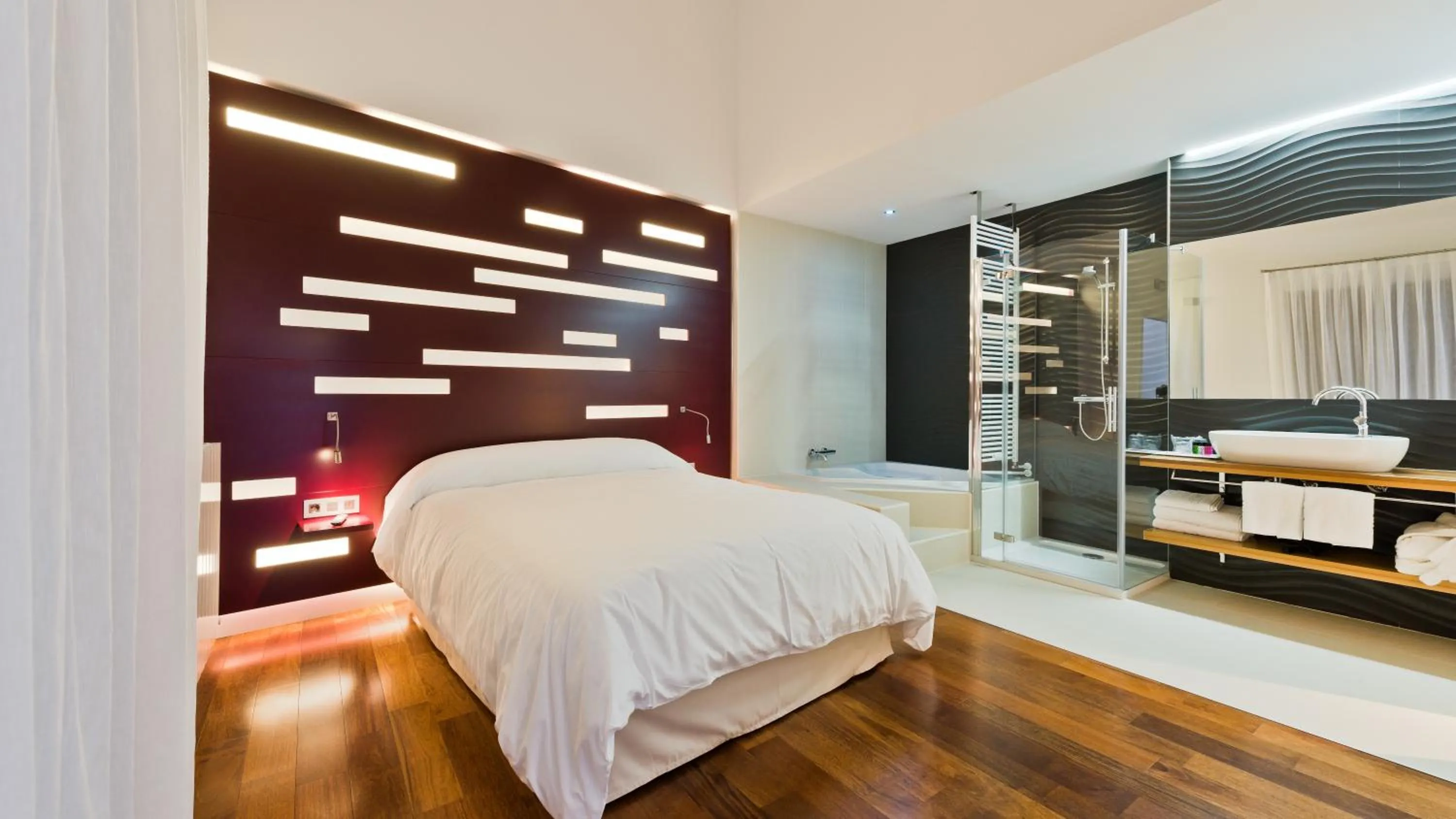 Photo of the whole room, Bed in Hotel Las Casas de Pandreula