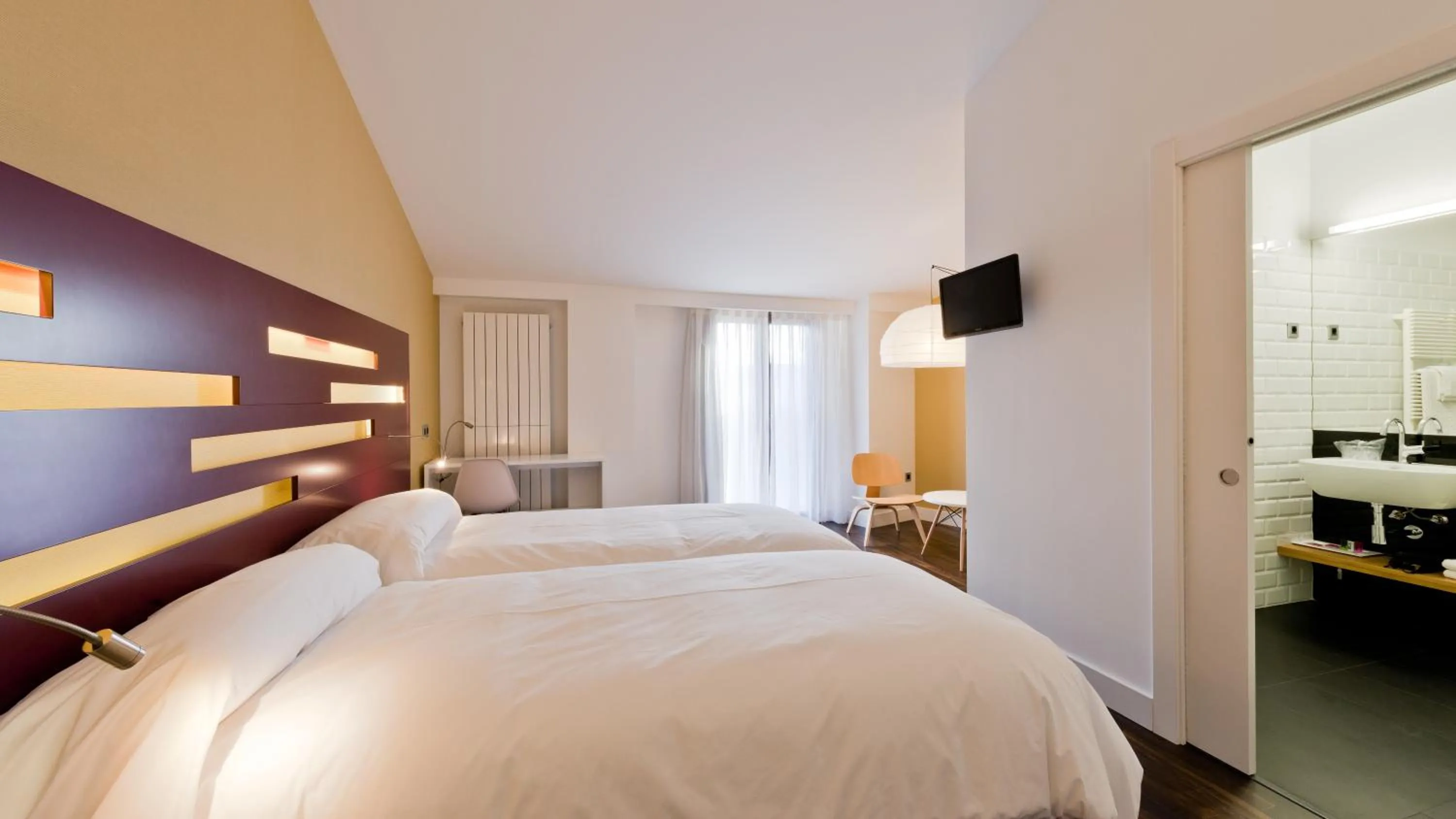 Photo of the whole room, Bed in Hotel Las Casas de Pandreula