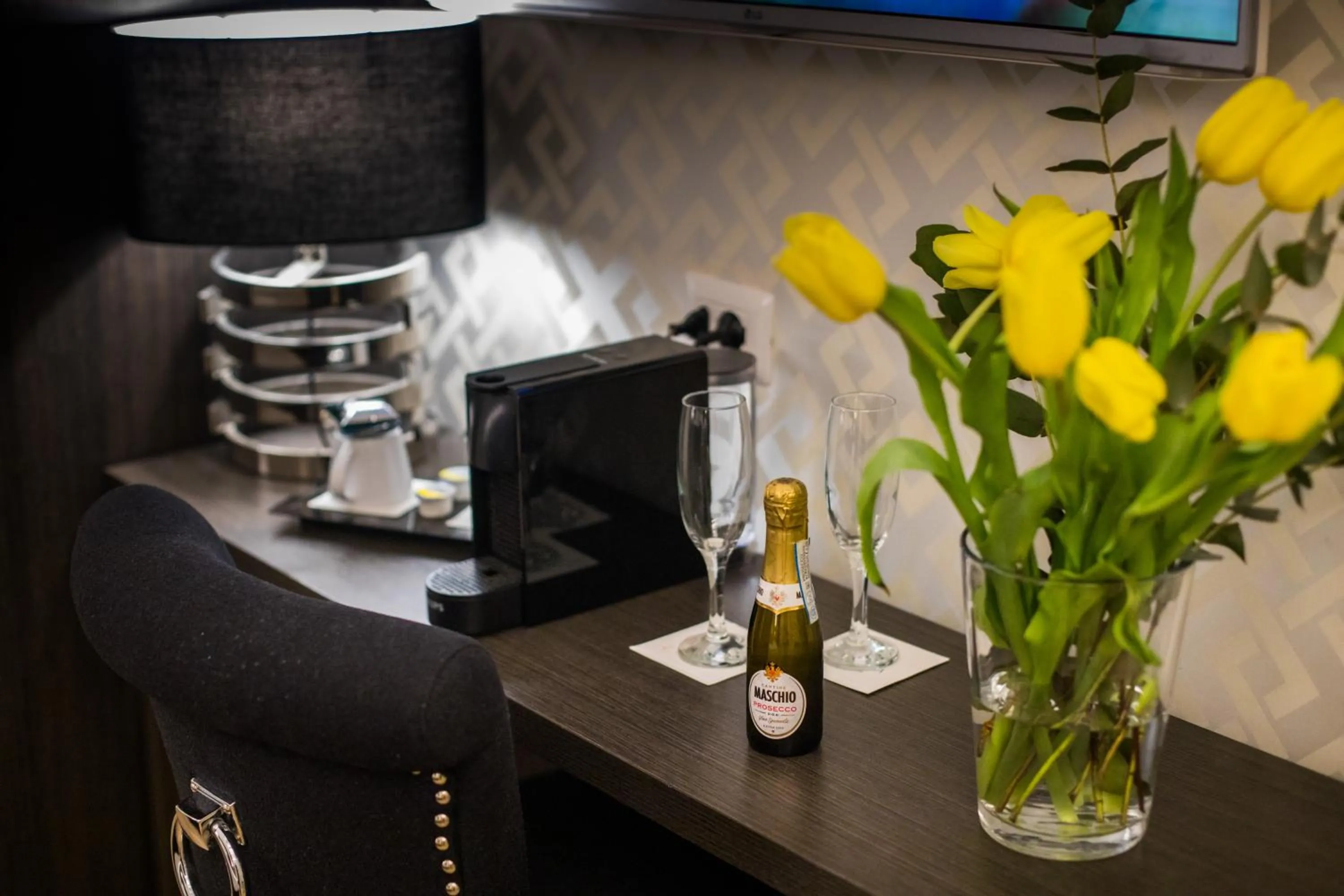 Decorative detail in Minerva Relais