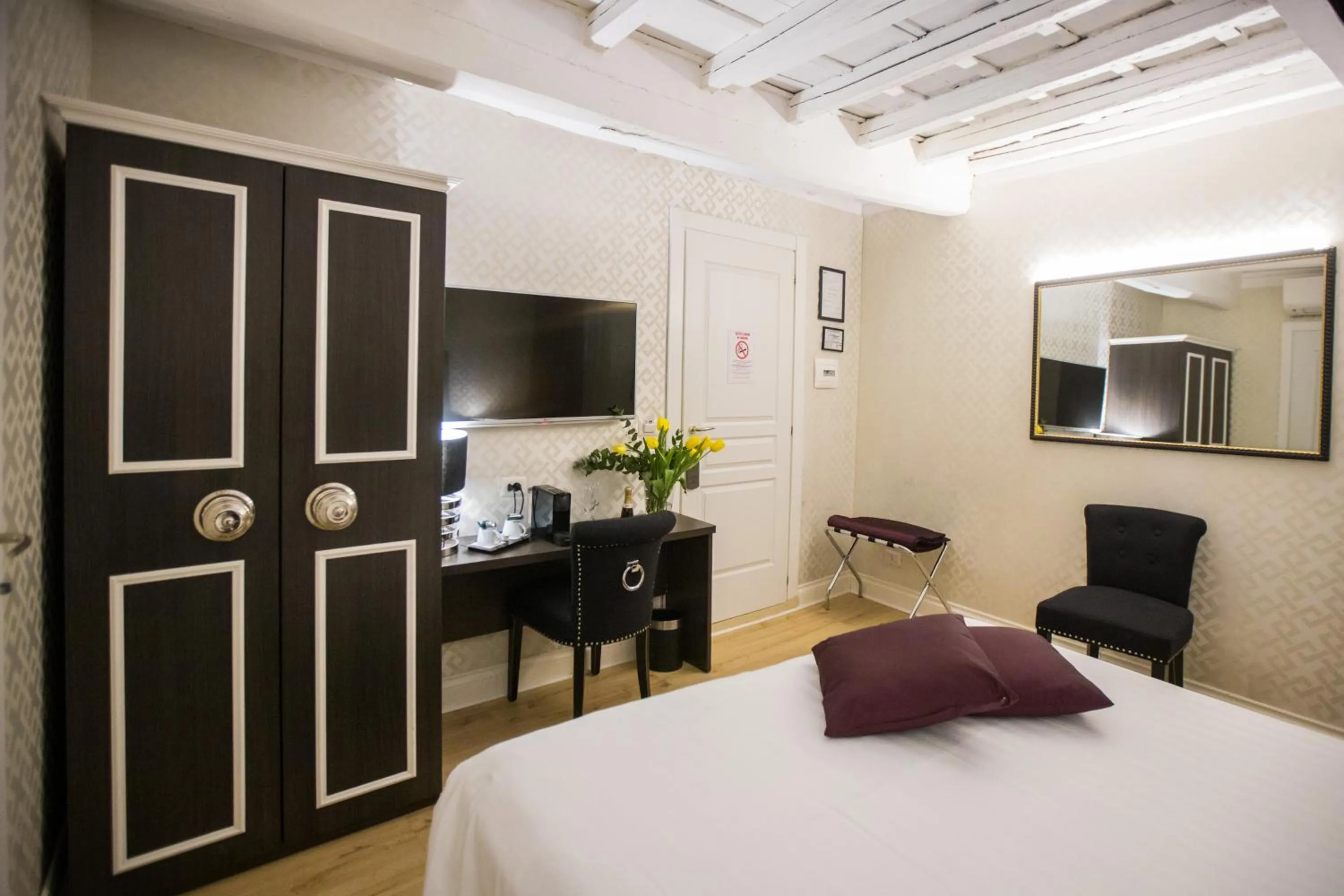 Photo of the whole room, Bed in Minerva Relais