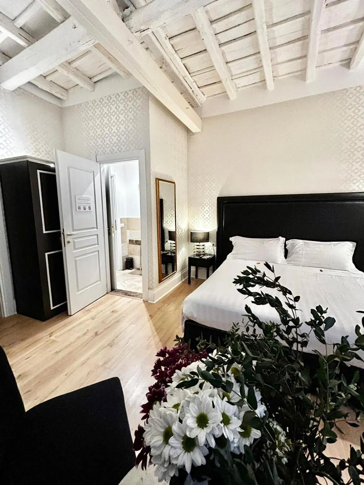 Photo of the whole room, Bed in Minerva Relais