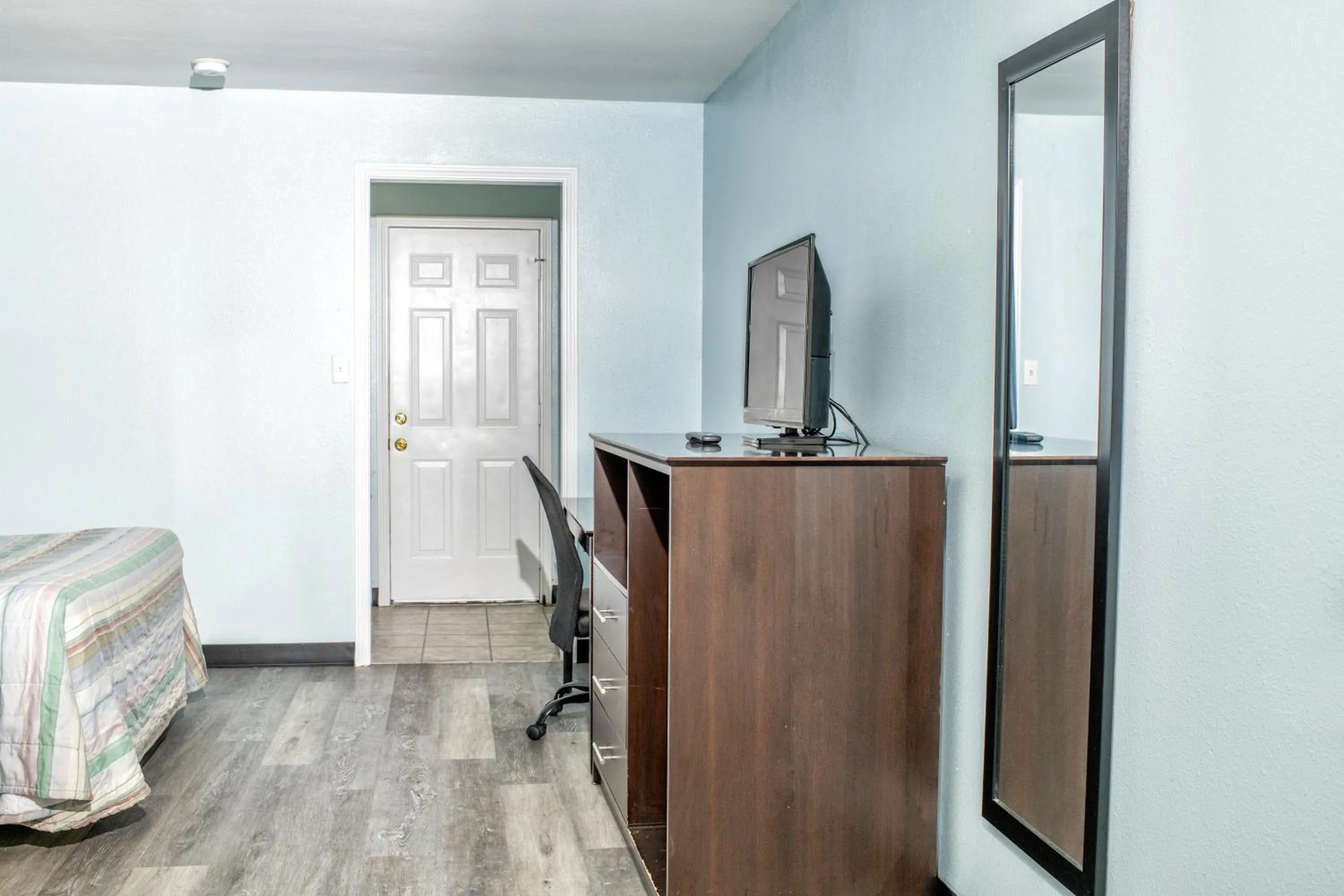 hair dresser, Bed in captain's quarters
