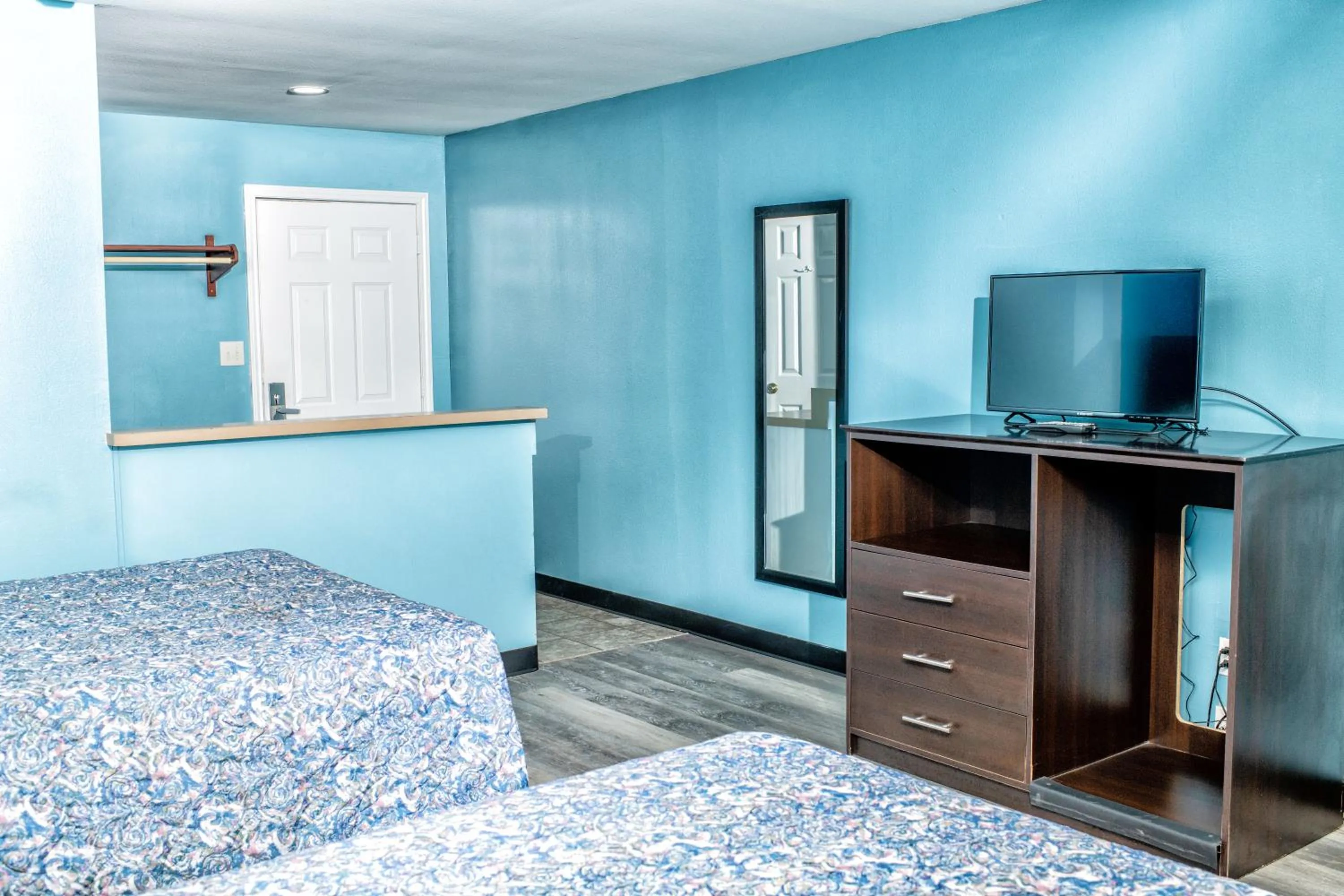 Photo of the whole room, Bed in captain's quarters