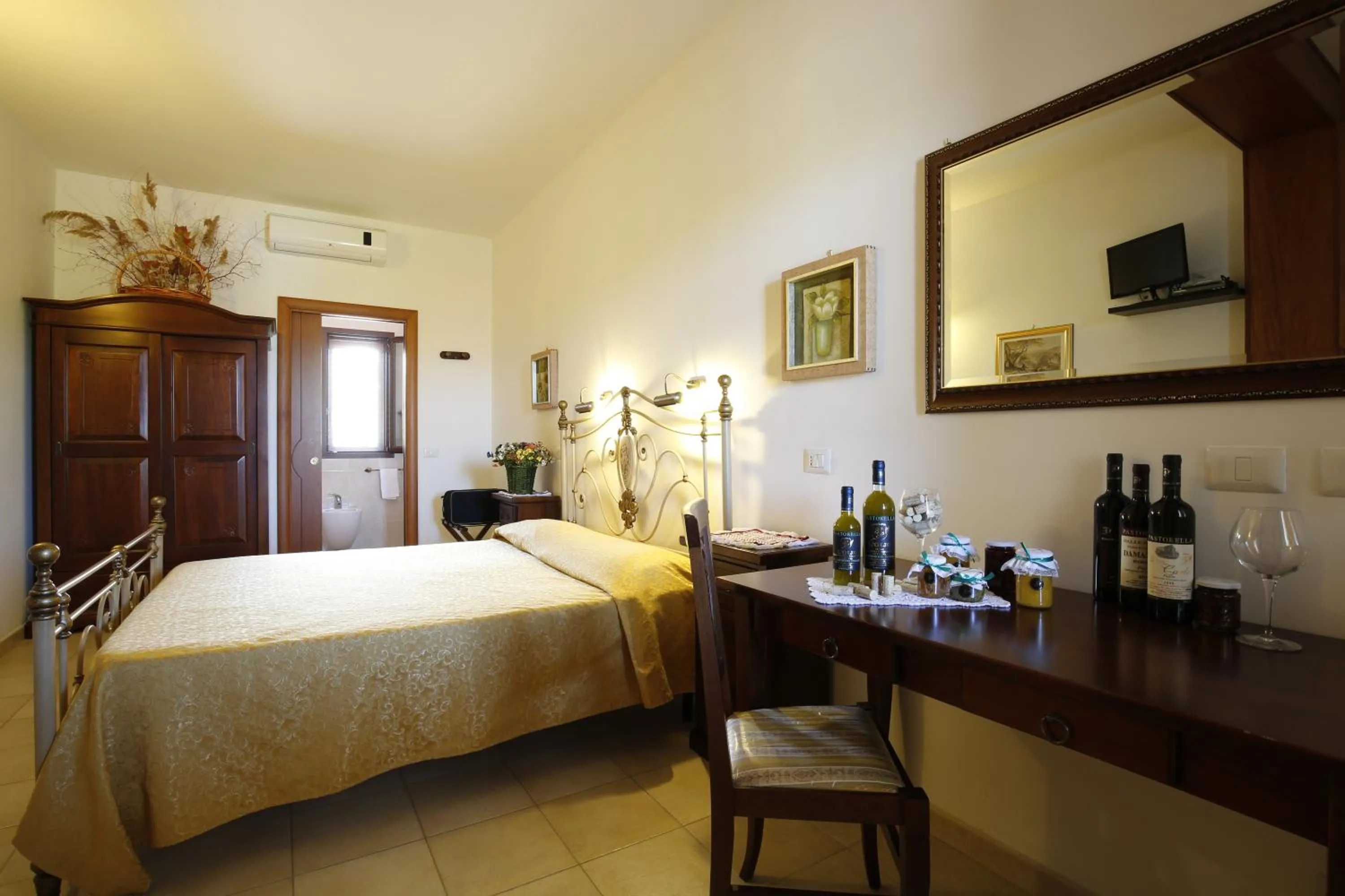Photo of the whole room, Bed in Agriturismo Posta Pastorella