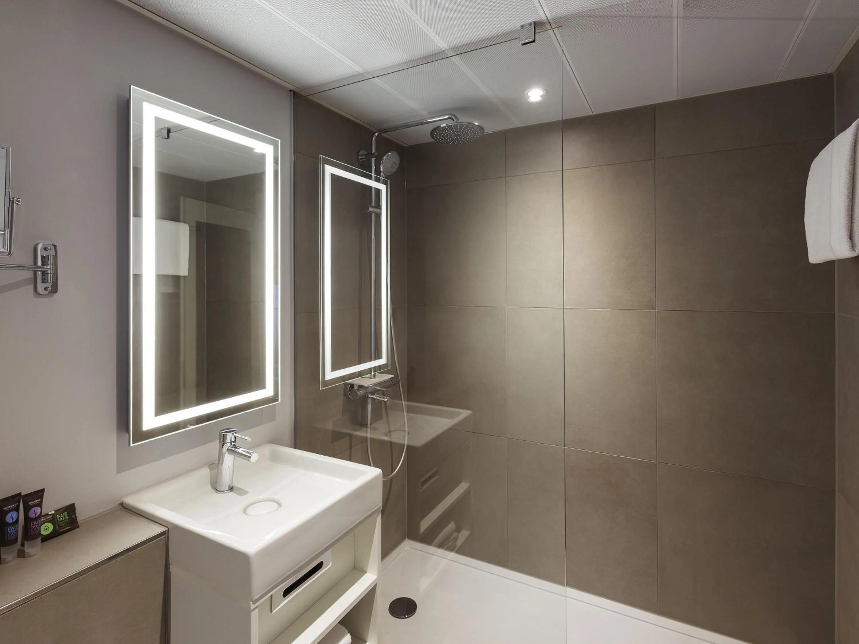 Bedroom in Novotel Amsterdam City