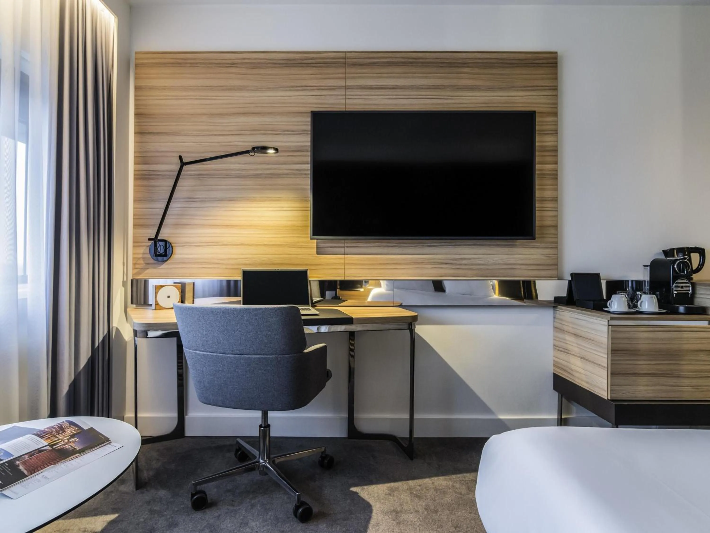 Bedroom in Novotel Amsterdam City