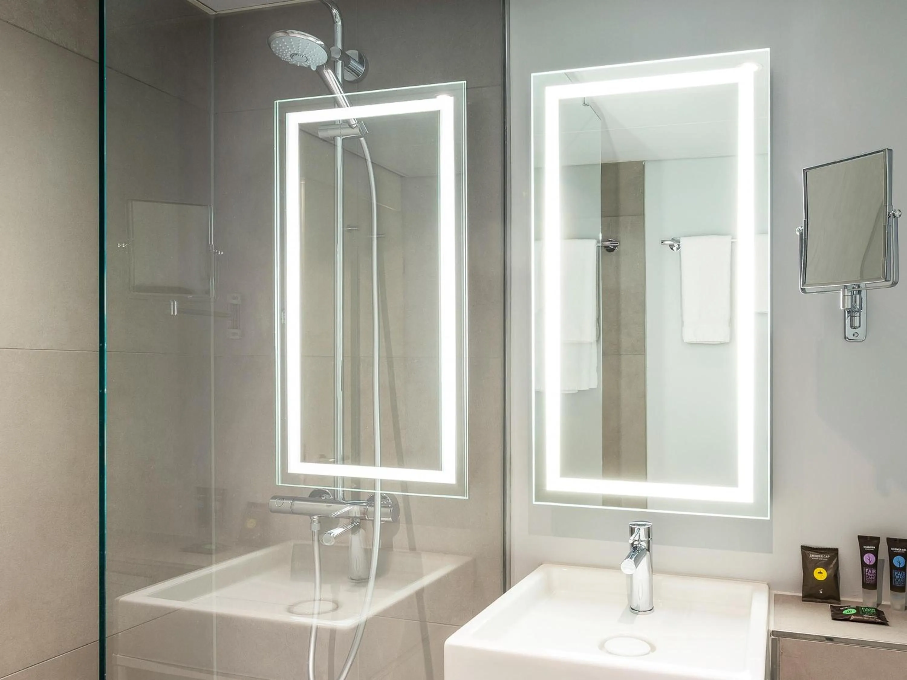 Bedroom in Novotel Amsterdam City