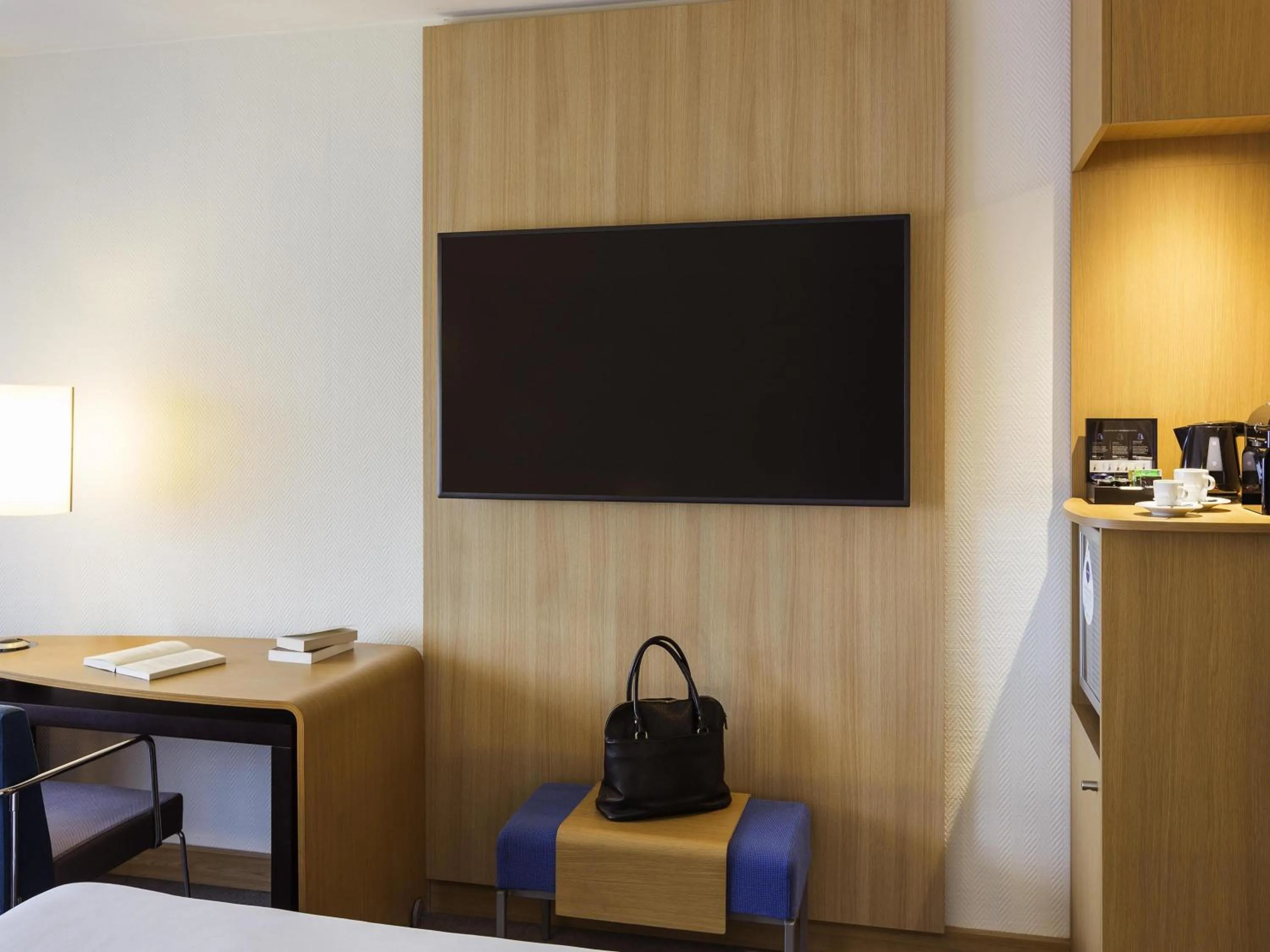 Bedroom in Novotel Amsterdam City