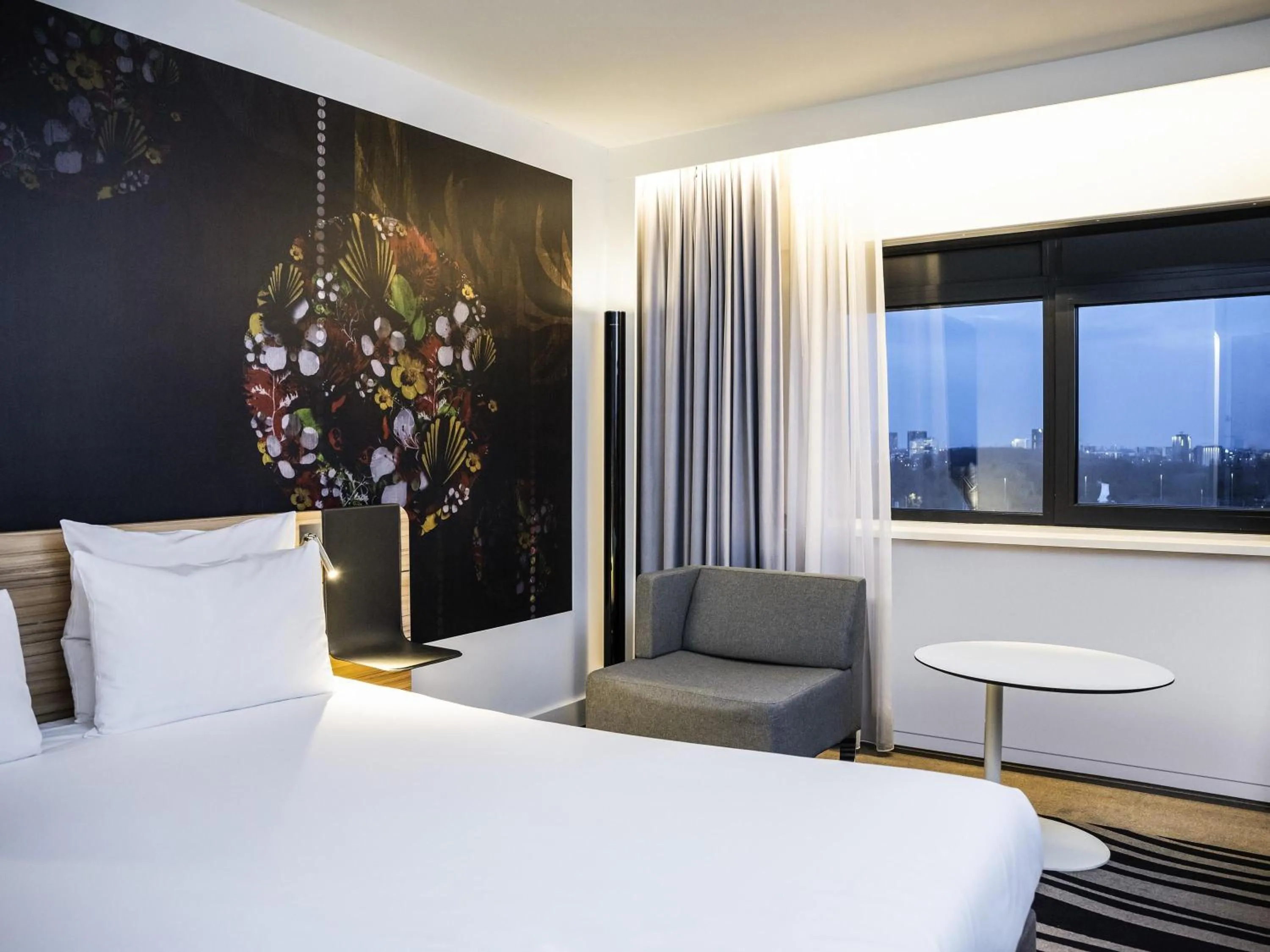 Bedroom, Bed in Novotel Amsterdam City