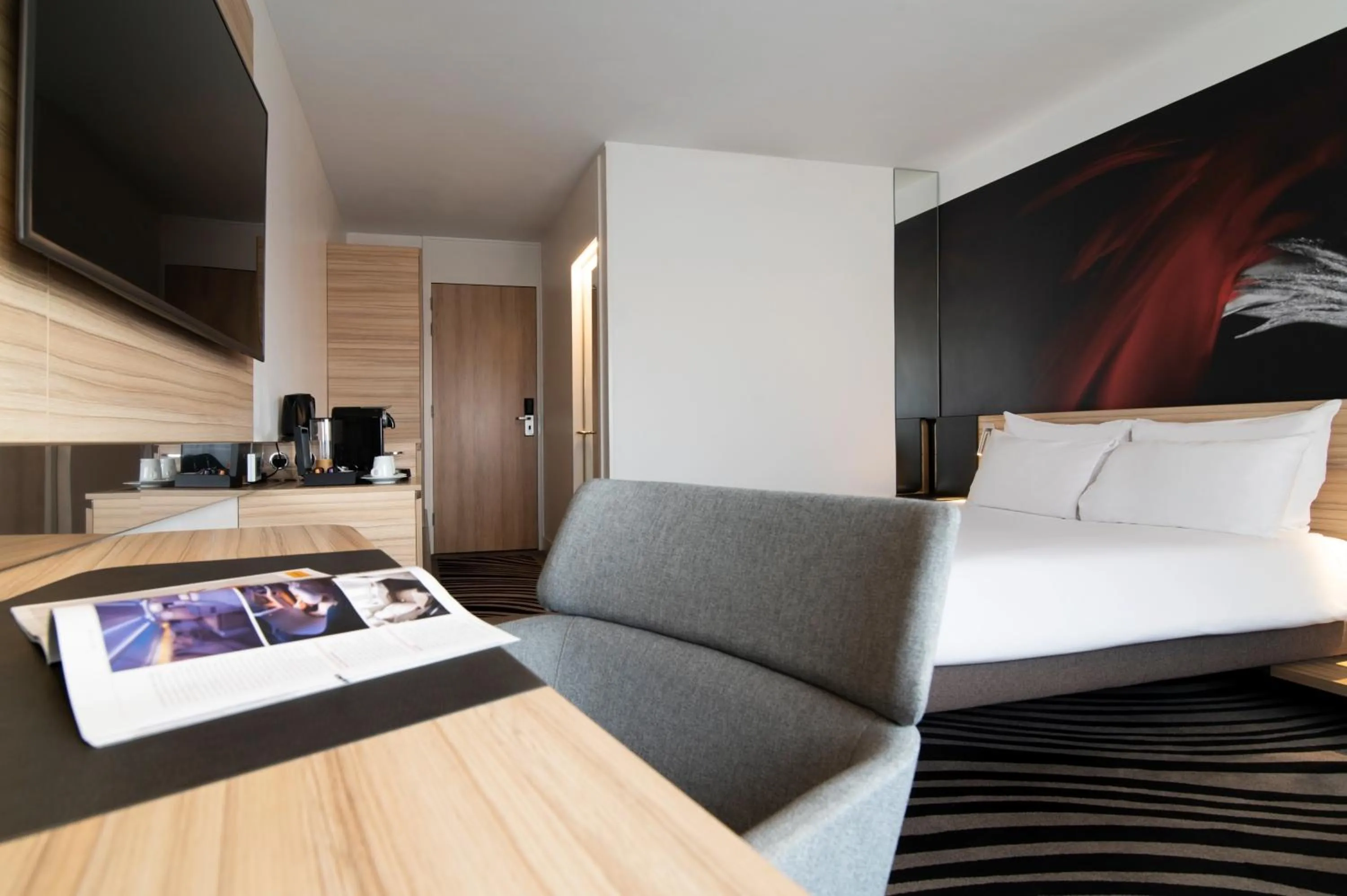 Seating area, Bed in Novotel Amsterdam City