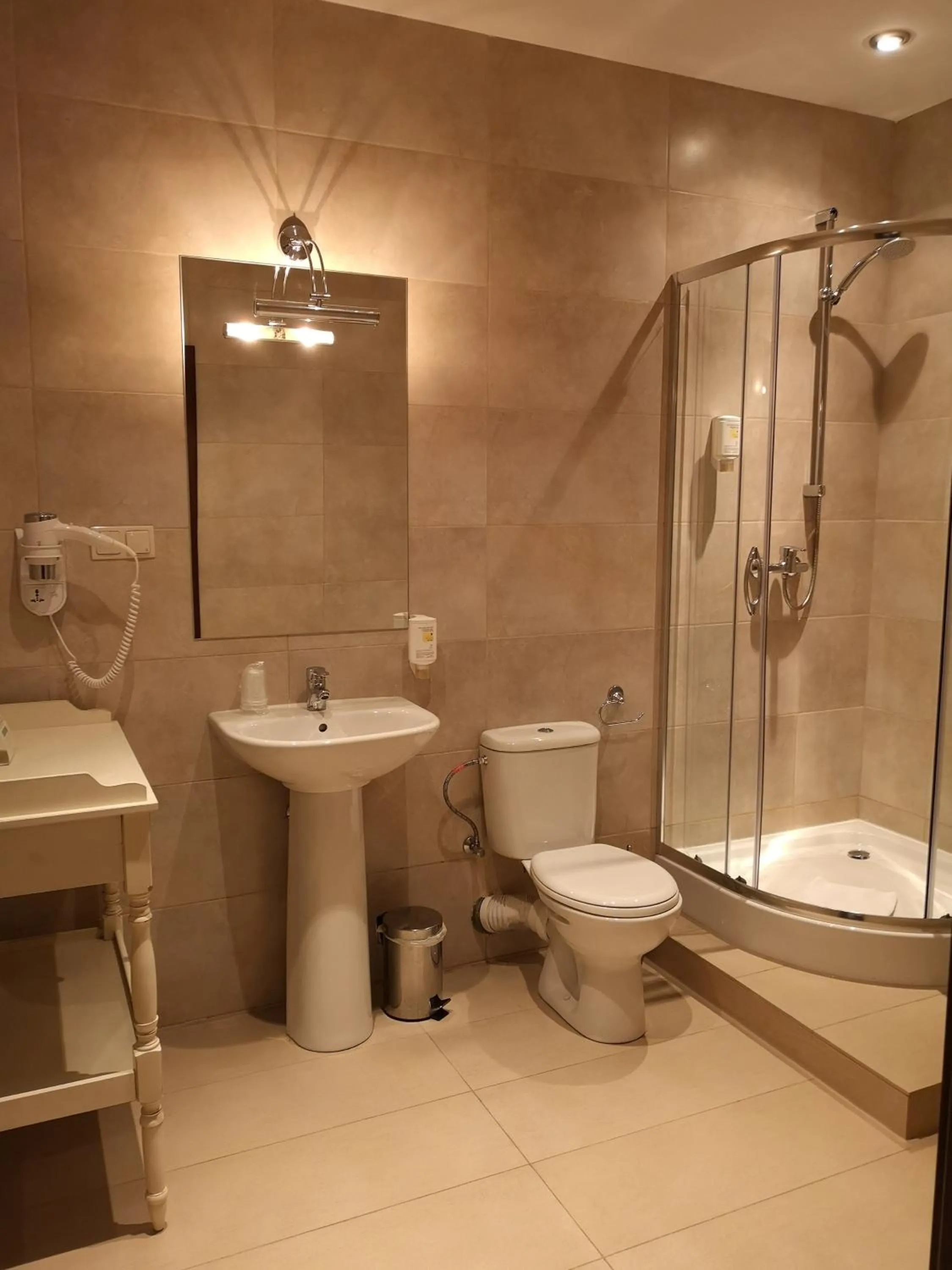 Shower in Riviera Resort Airport Modlin