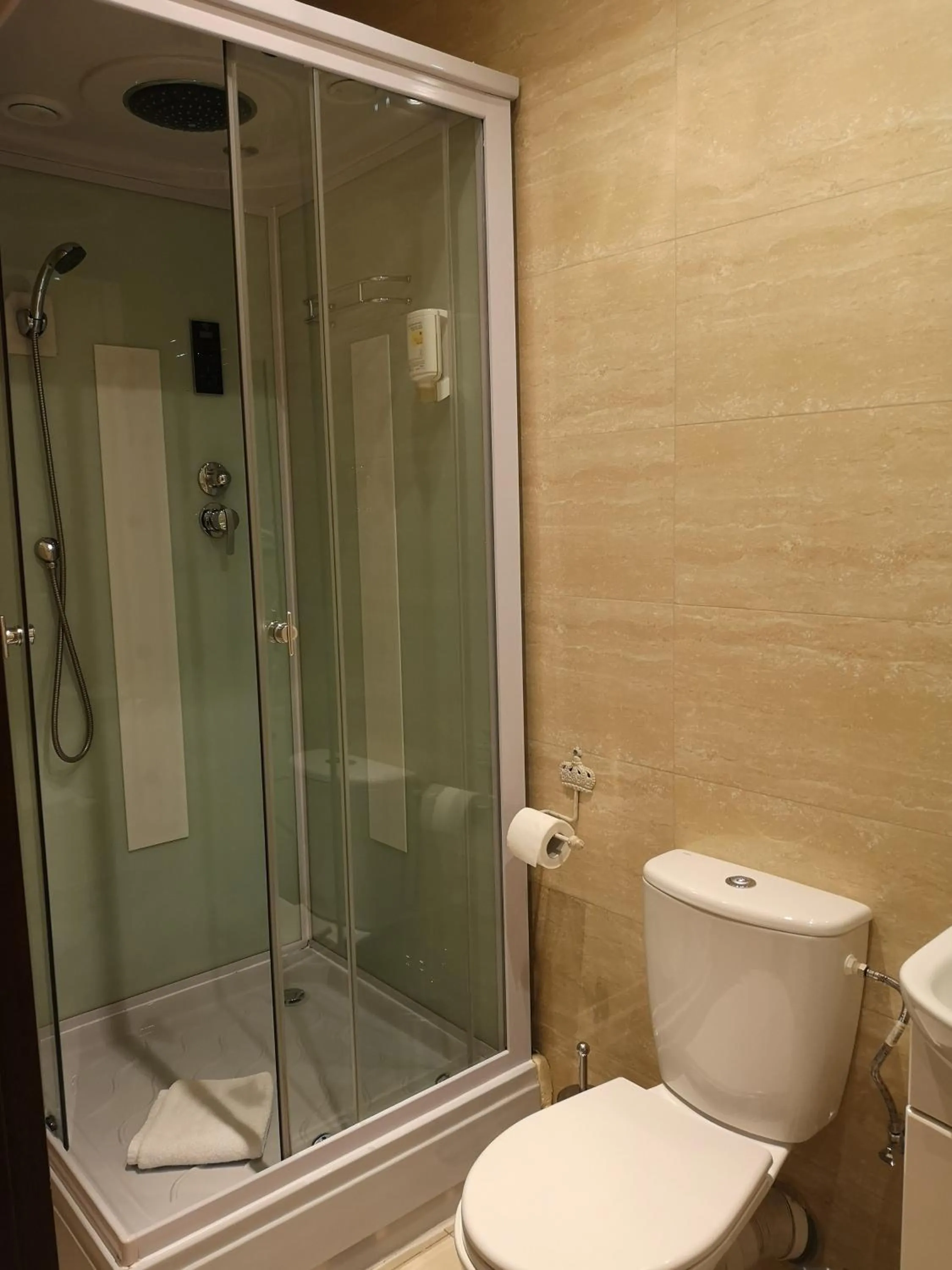 Shower in Riviera Resort Airport Modlin