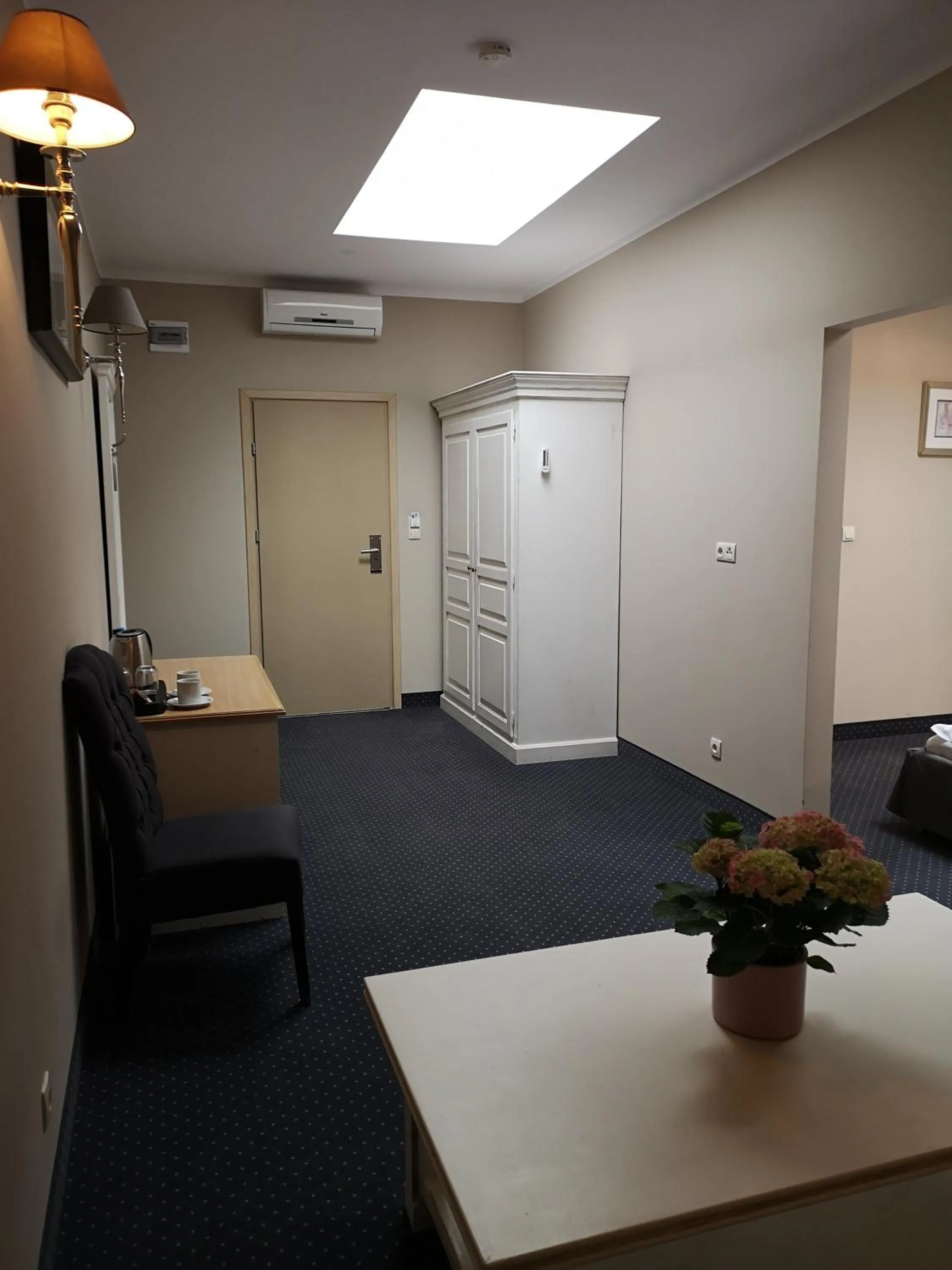 Coffee/tea facilities in Riviera Resort Airport Modlin