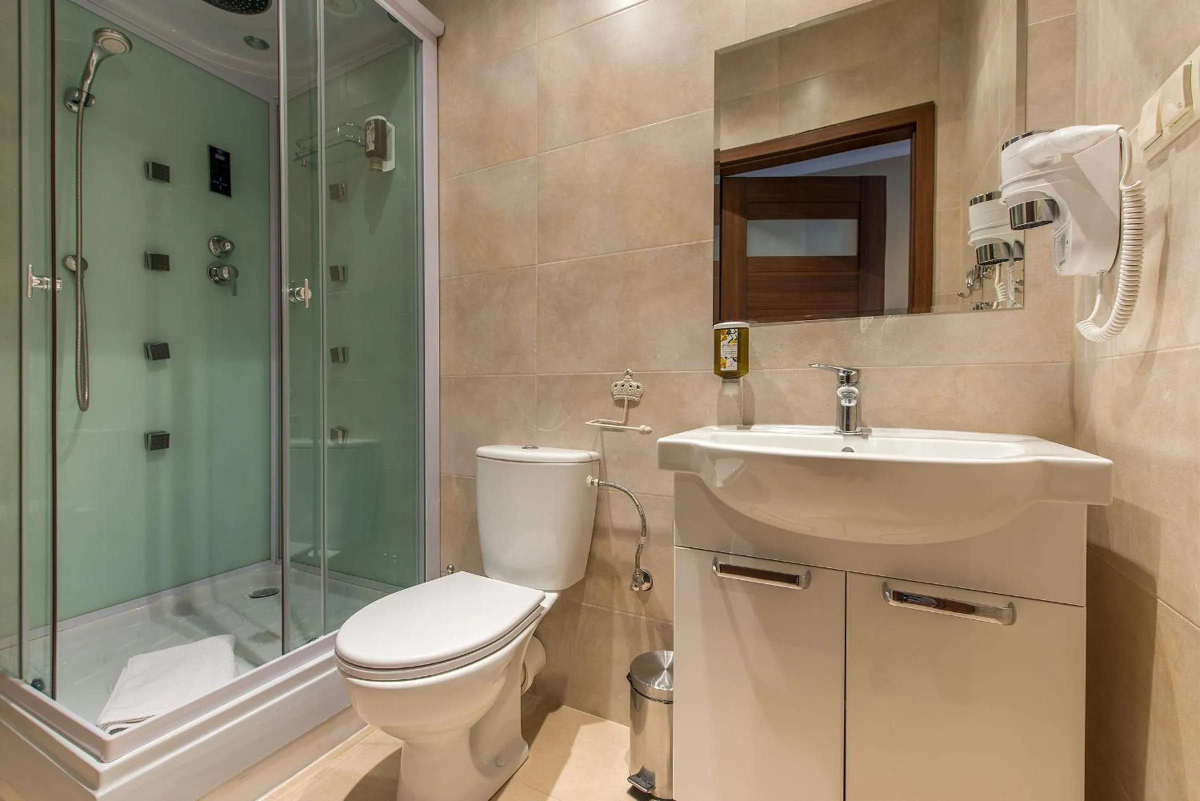 Shower in Riviera Resort Airport Modlin