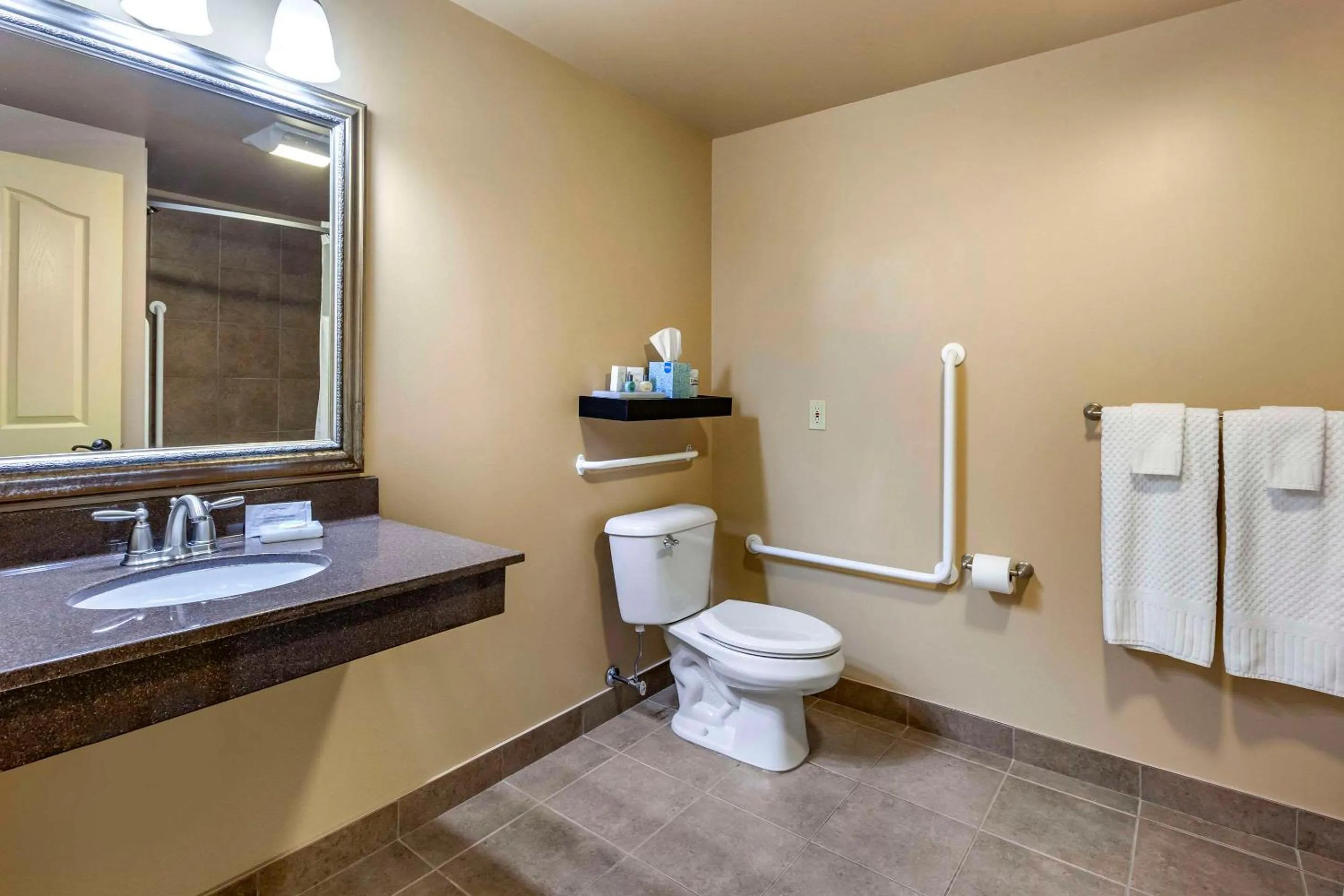 Bedroom in The Parlour Inn, an Ascend Collection Hotel