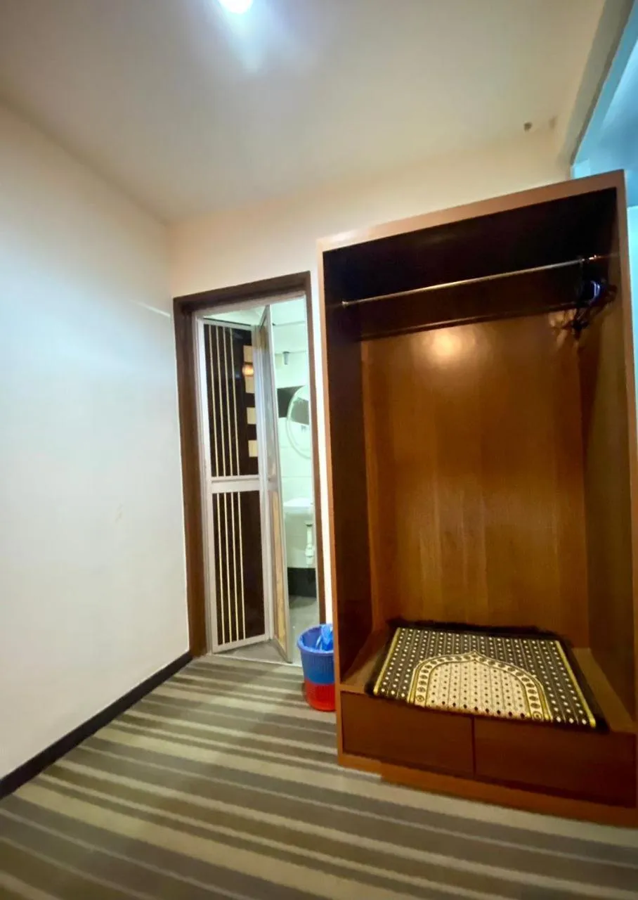 wardrobe in Rimaniz Hotel Alor Setar