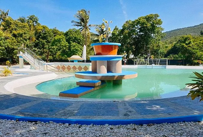 Swimming pool in Cadaya Resorts