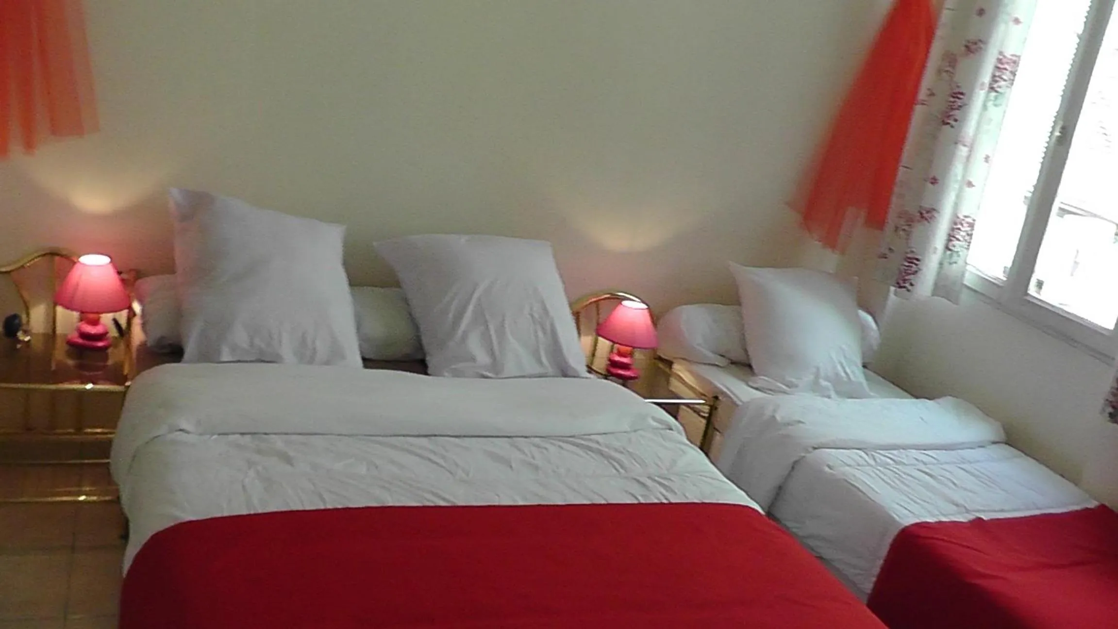 Bed in Hôtel de la Renaissance