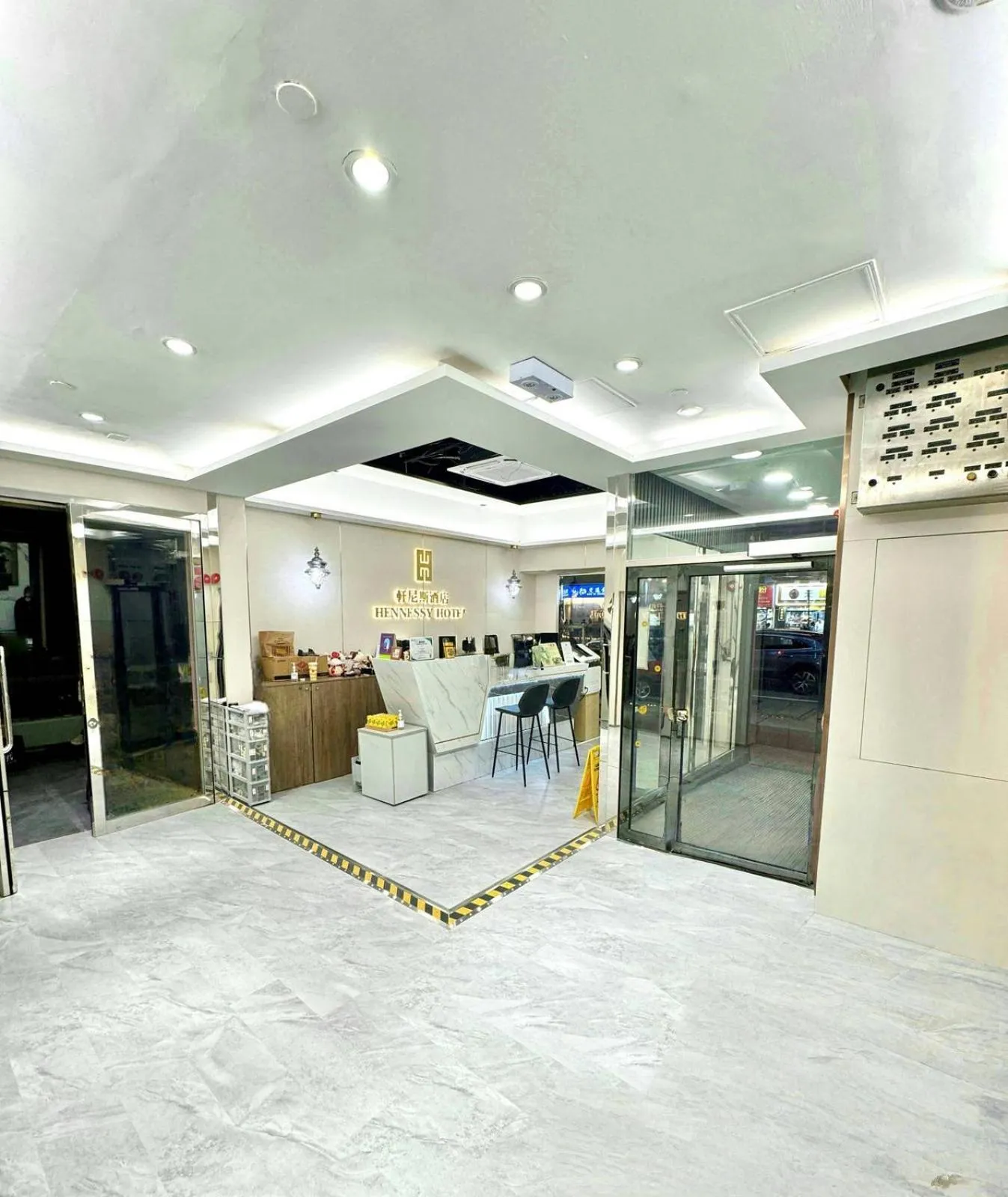 Lobby or reception in Hennessy Hotel