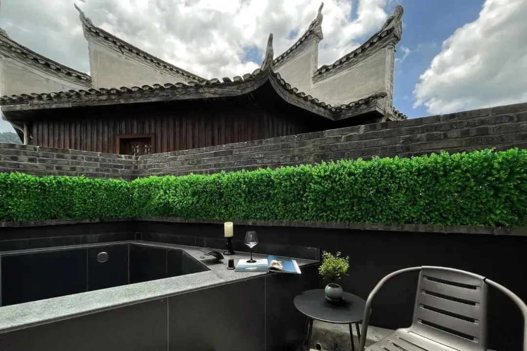 King Room with Balcony in Phoenix Hall House Hotel