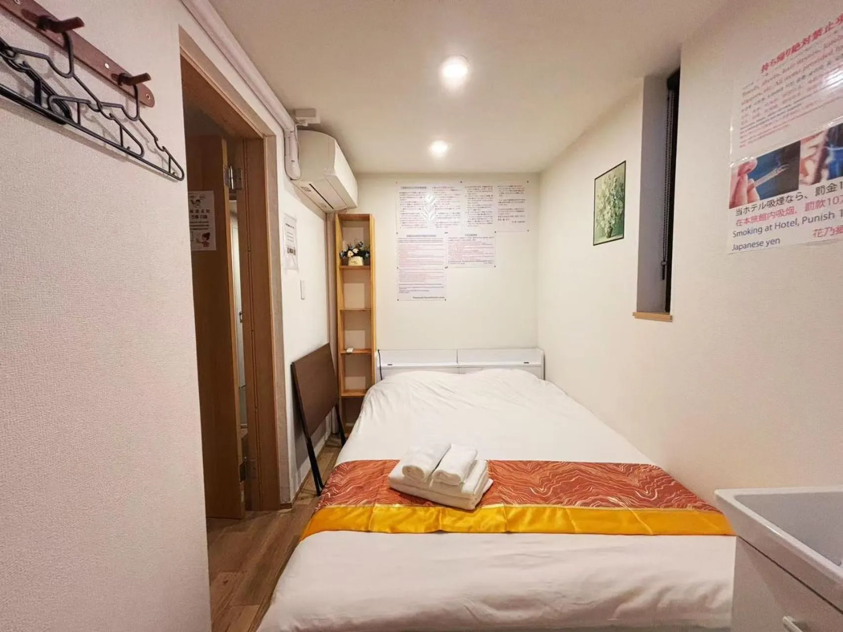 Bed in Hananosato Hotel 池袋本店