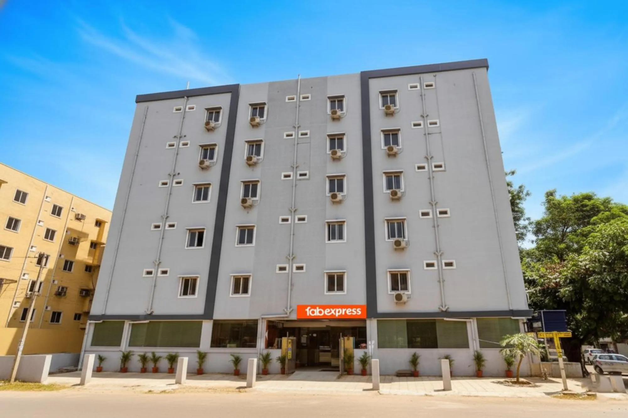 Property building in FabHotel Broholic Suites - Nr US Consulate, Financial District