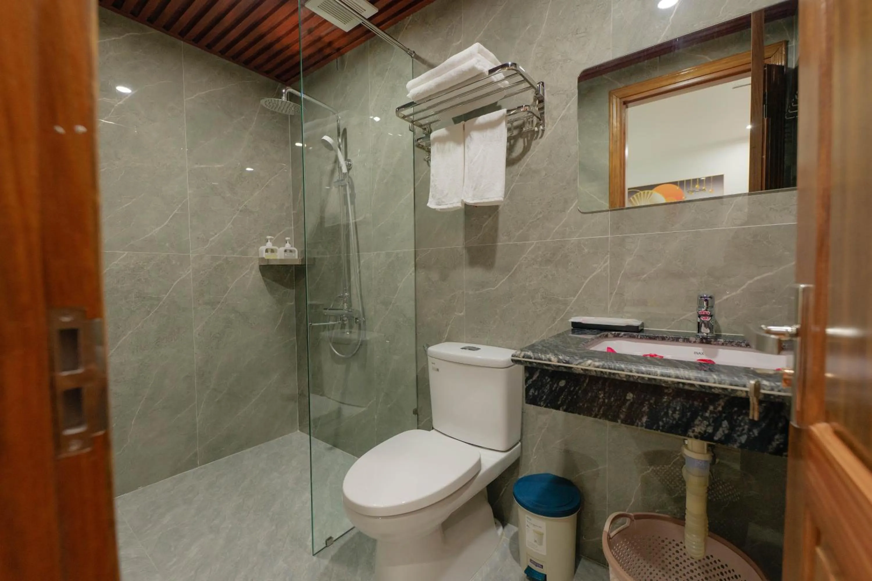 Bathroom in Tuan Nam Hotel