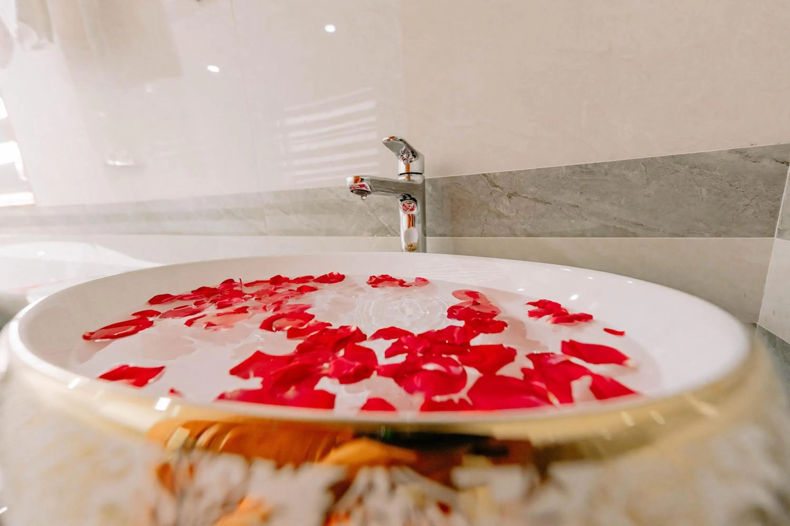 Shower in Tuan Nam Hotel