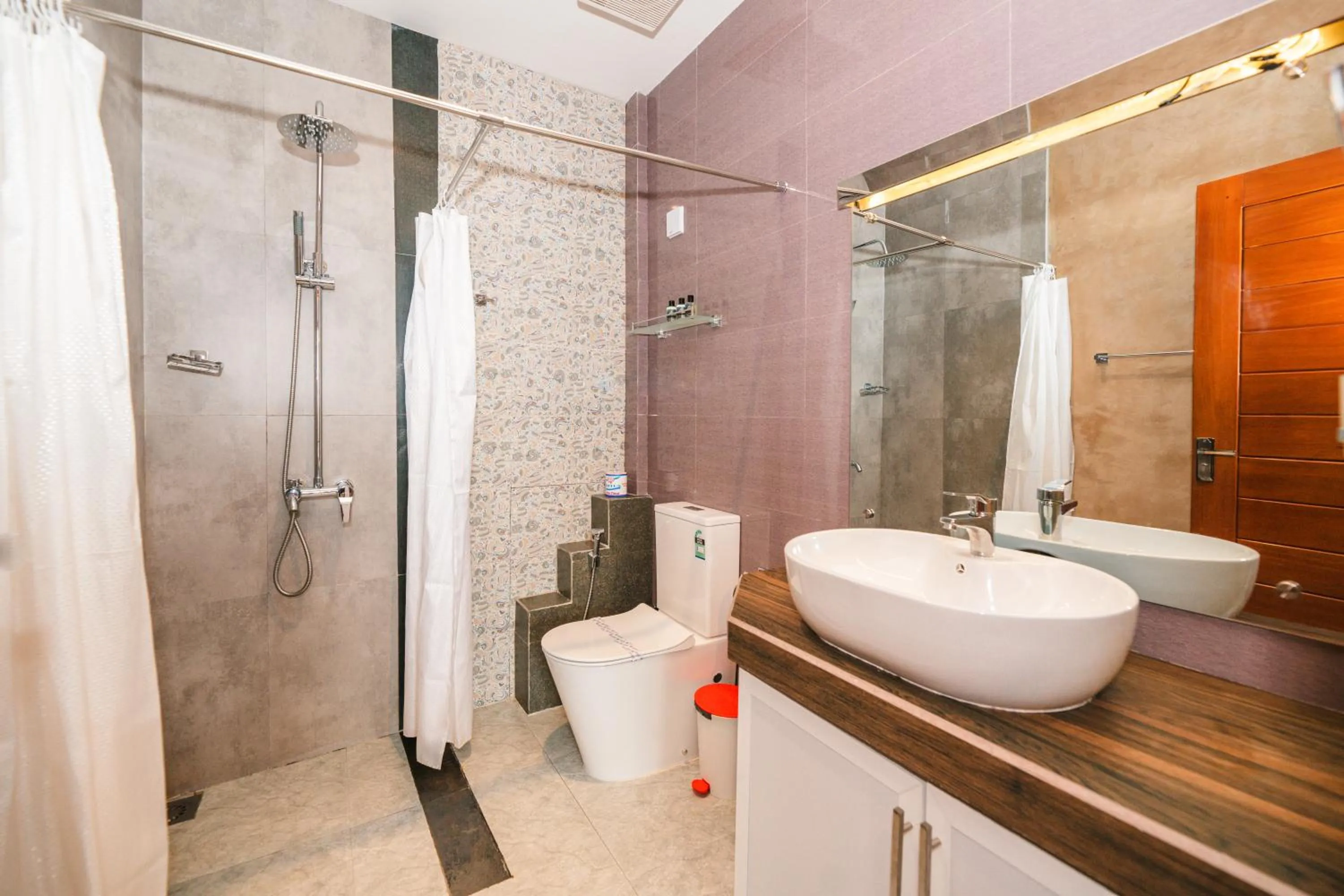 Shower in Baron Luxury Boutique