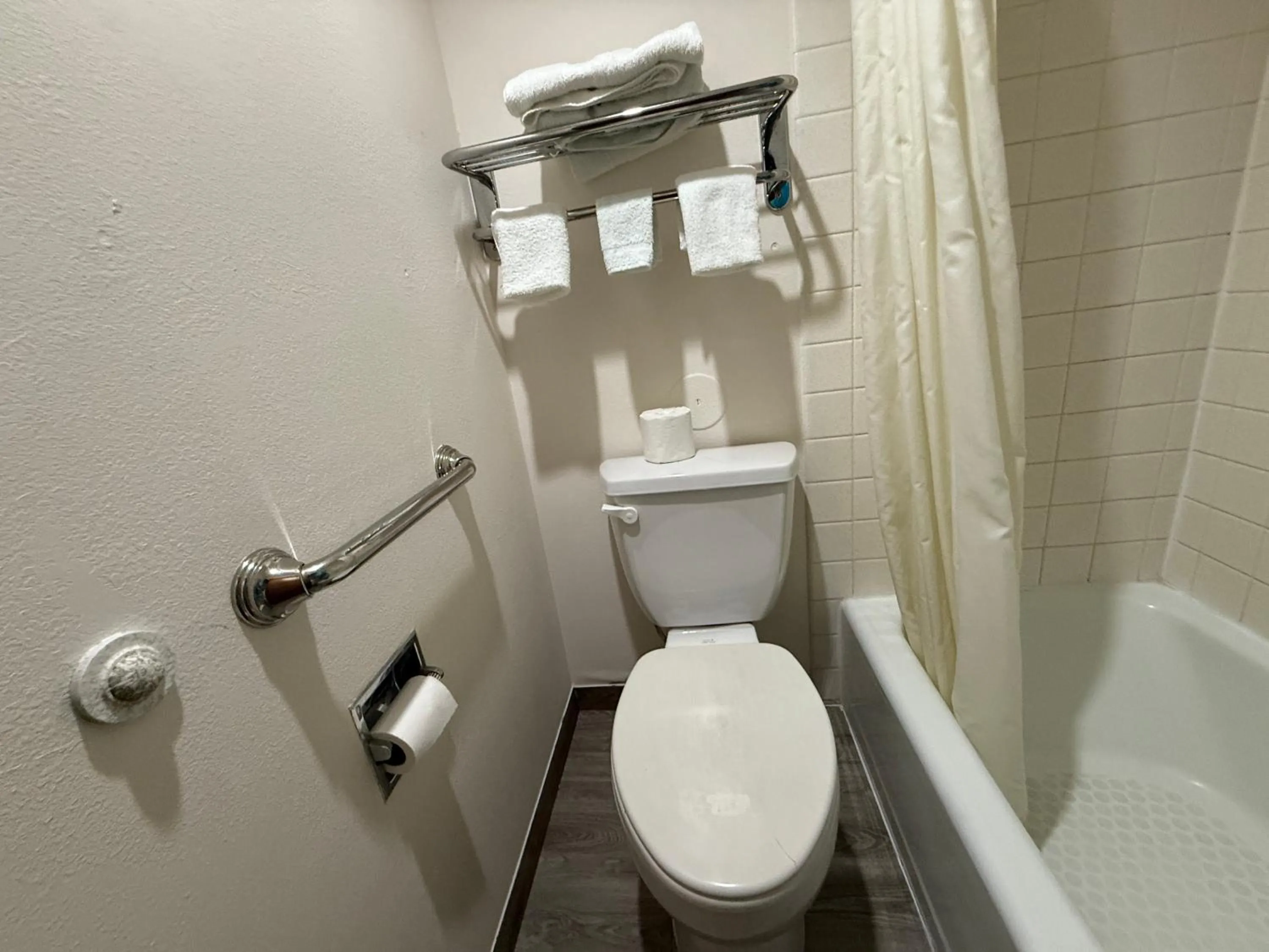 Toilet in Island Inn