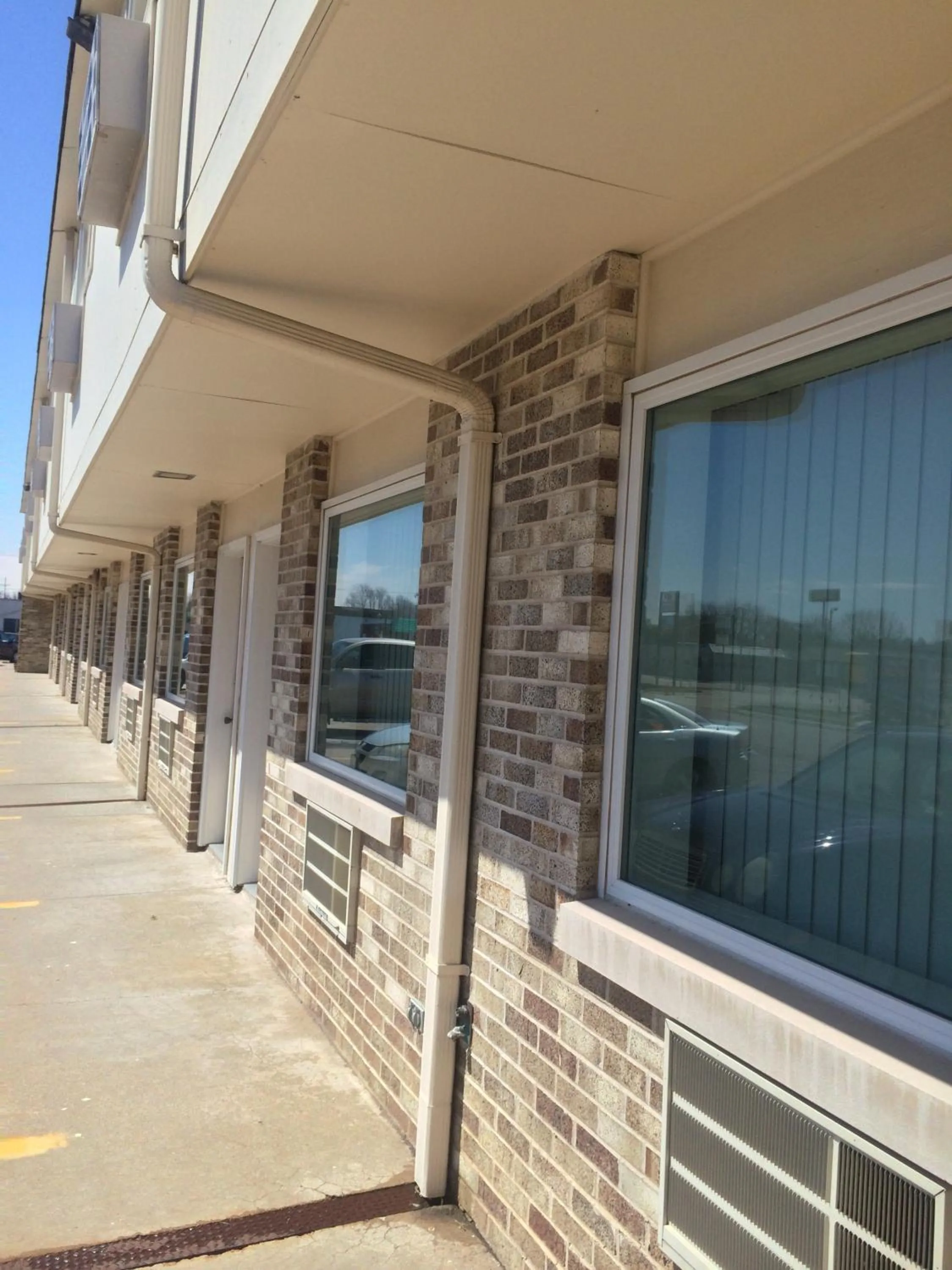 Facade/entrance in Island Inn