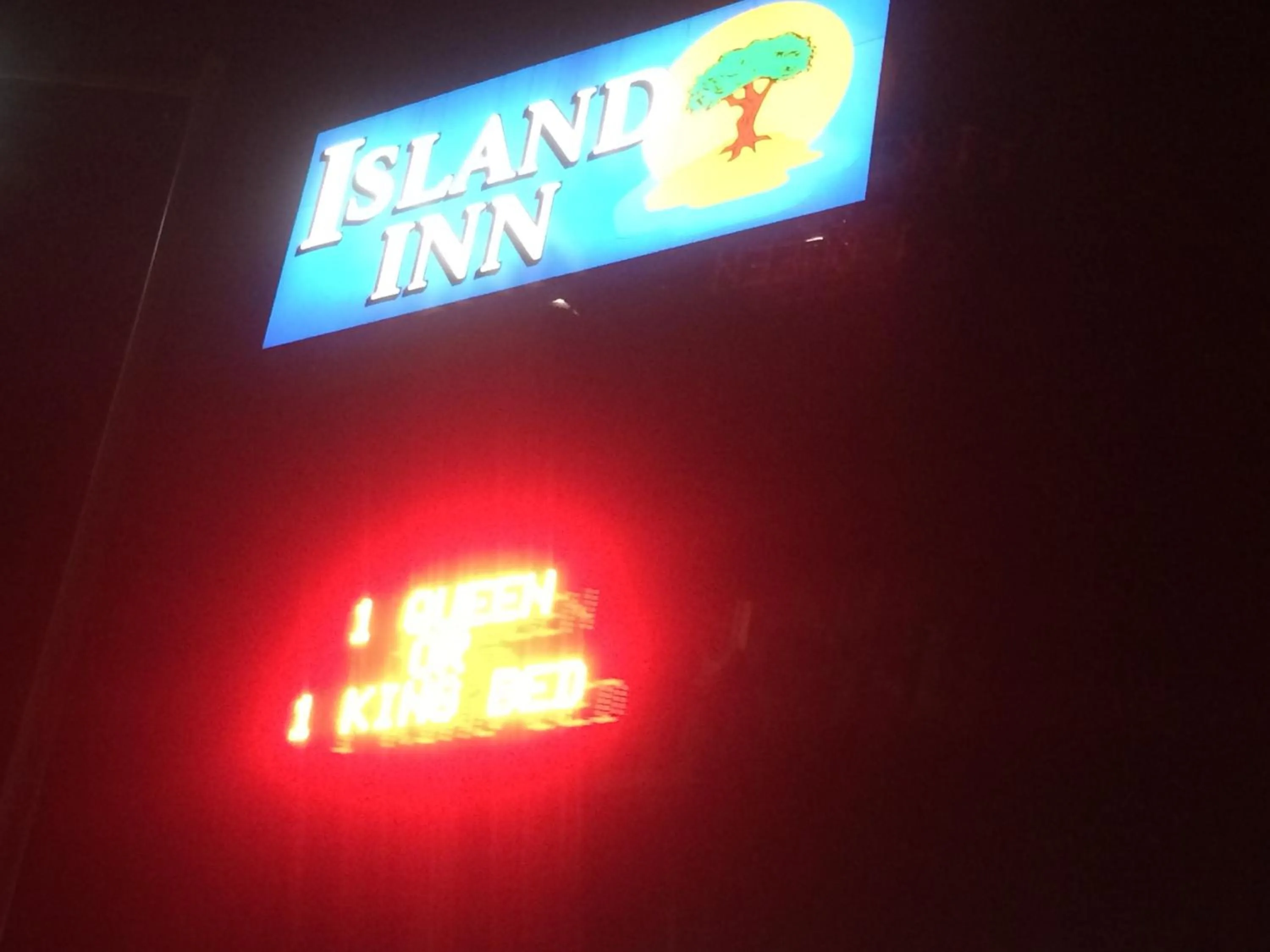 Facade/entrance in Island Inn