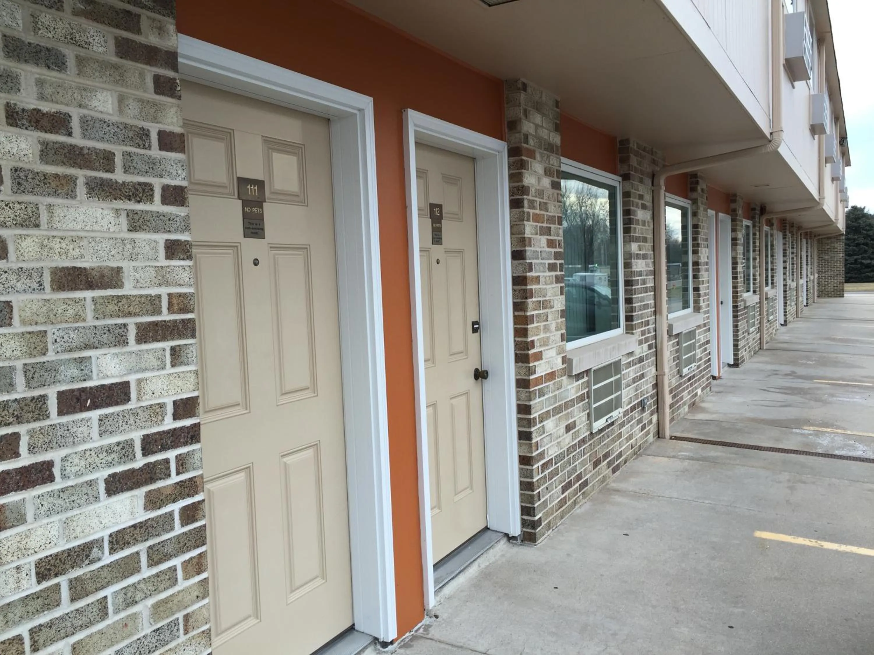 Facade/entrance in Island Inn