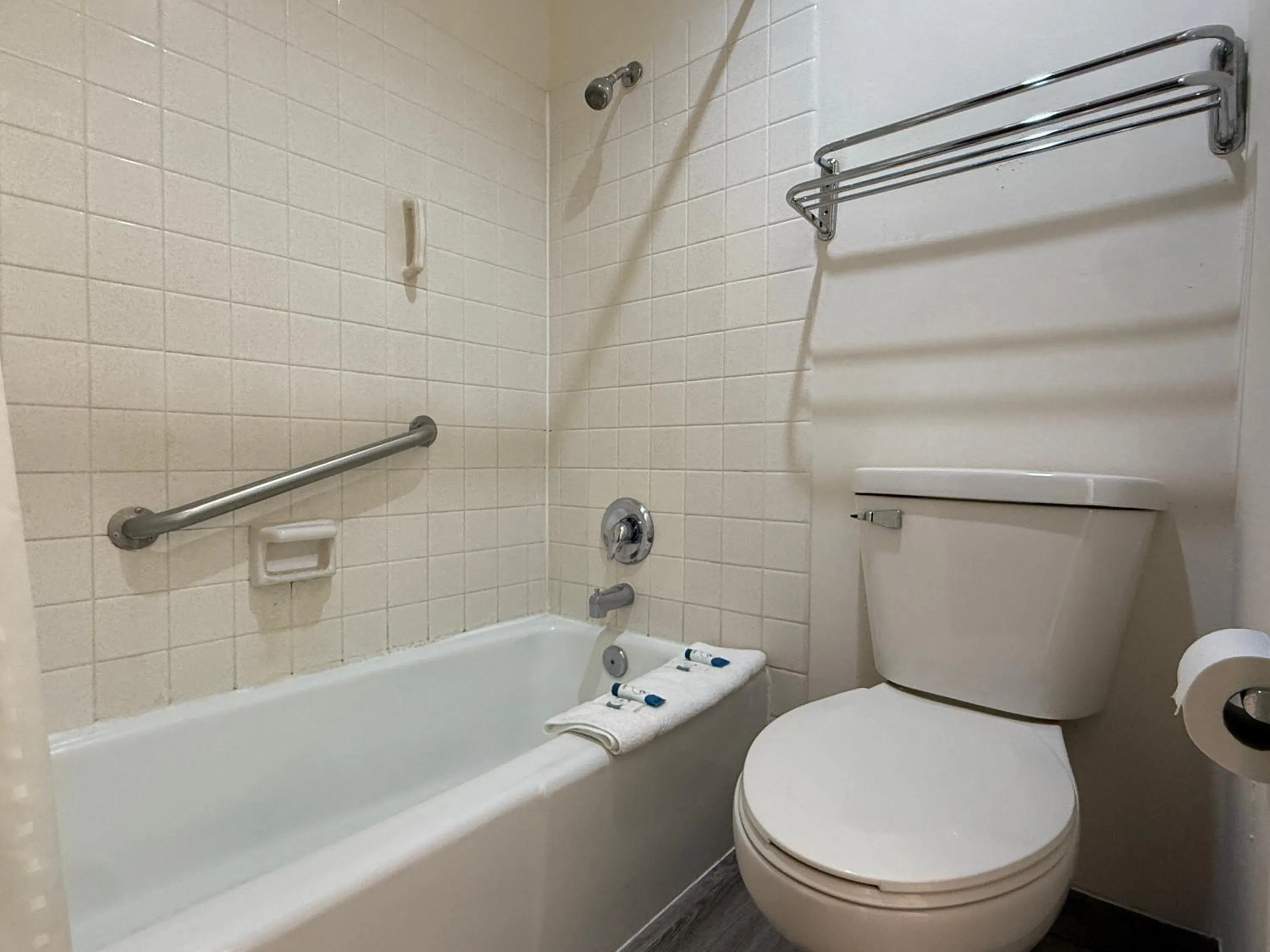 Bathroom in Island Inn