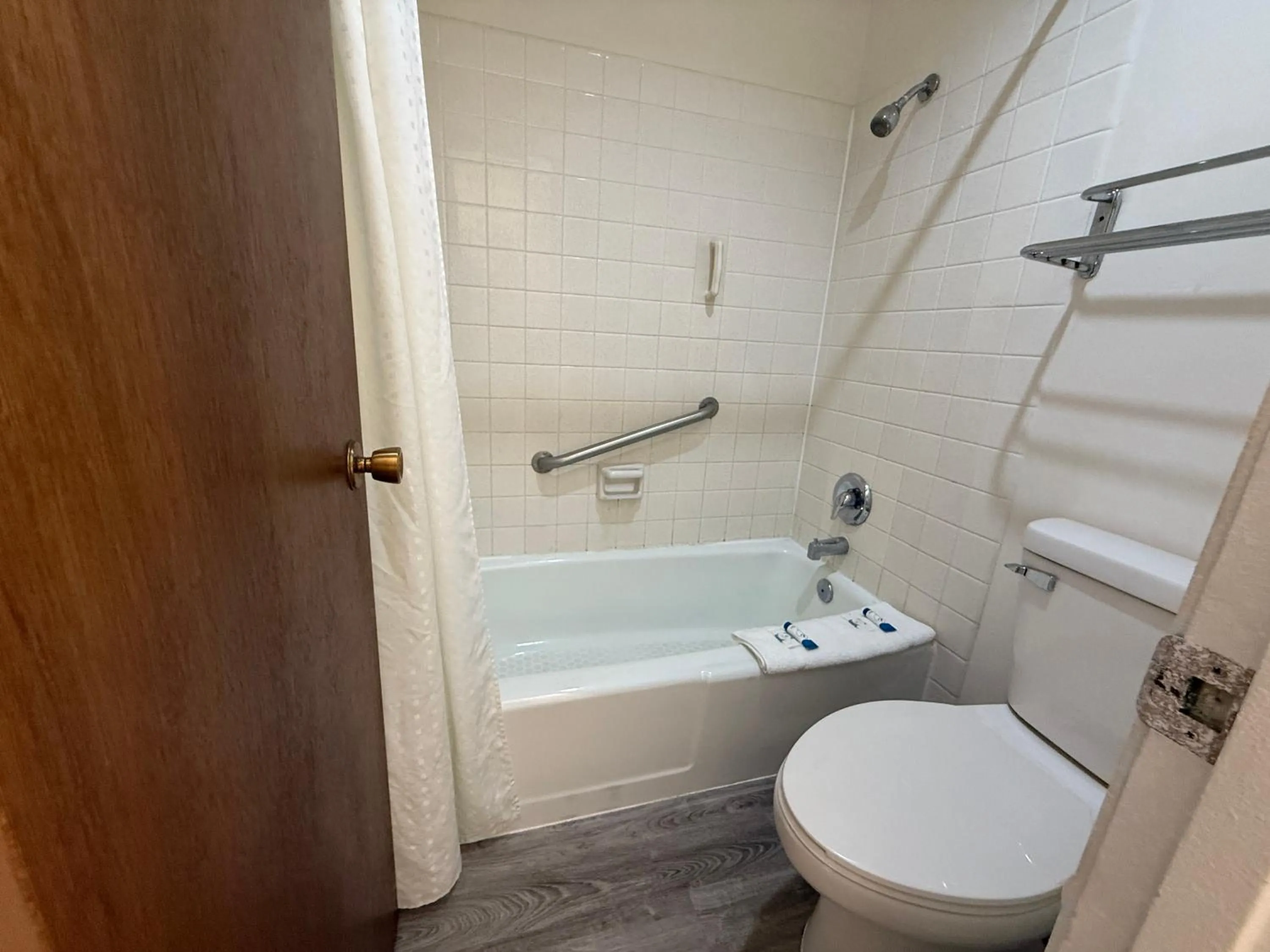 Shower in Island Inn