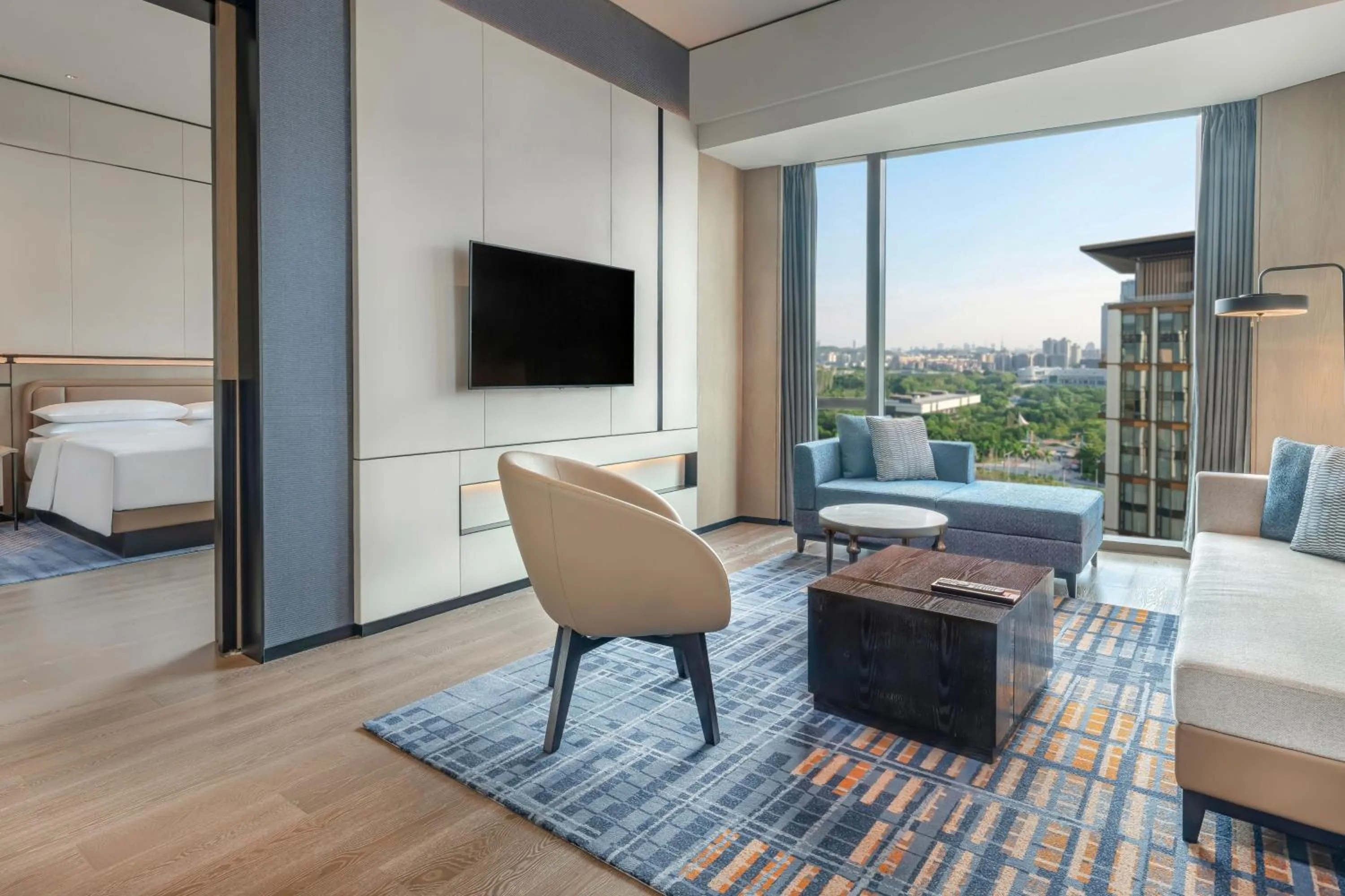 Photo of the whole room, Bed in Four Points by Sheraton Guangzhou, Baiyun