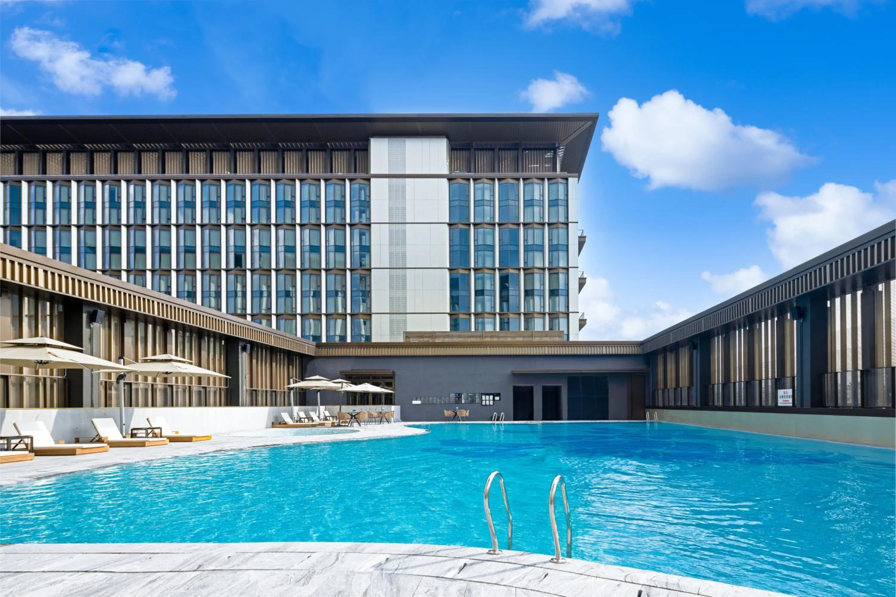 Swimming pool in Four Points by Sheraton Guangzhou, Baiyun