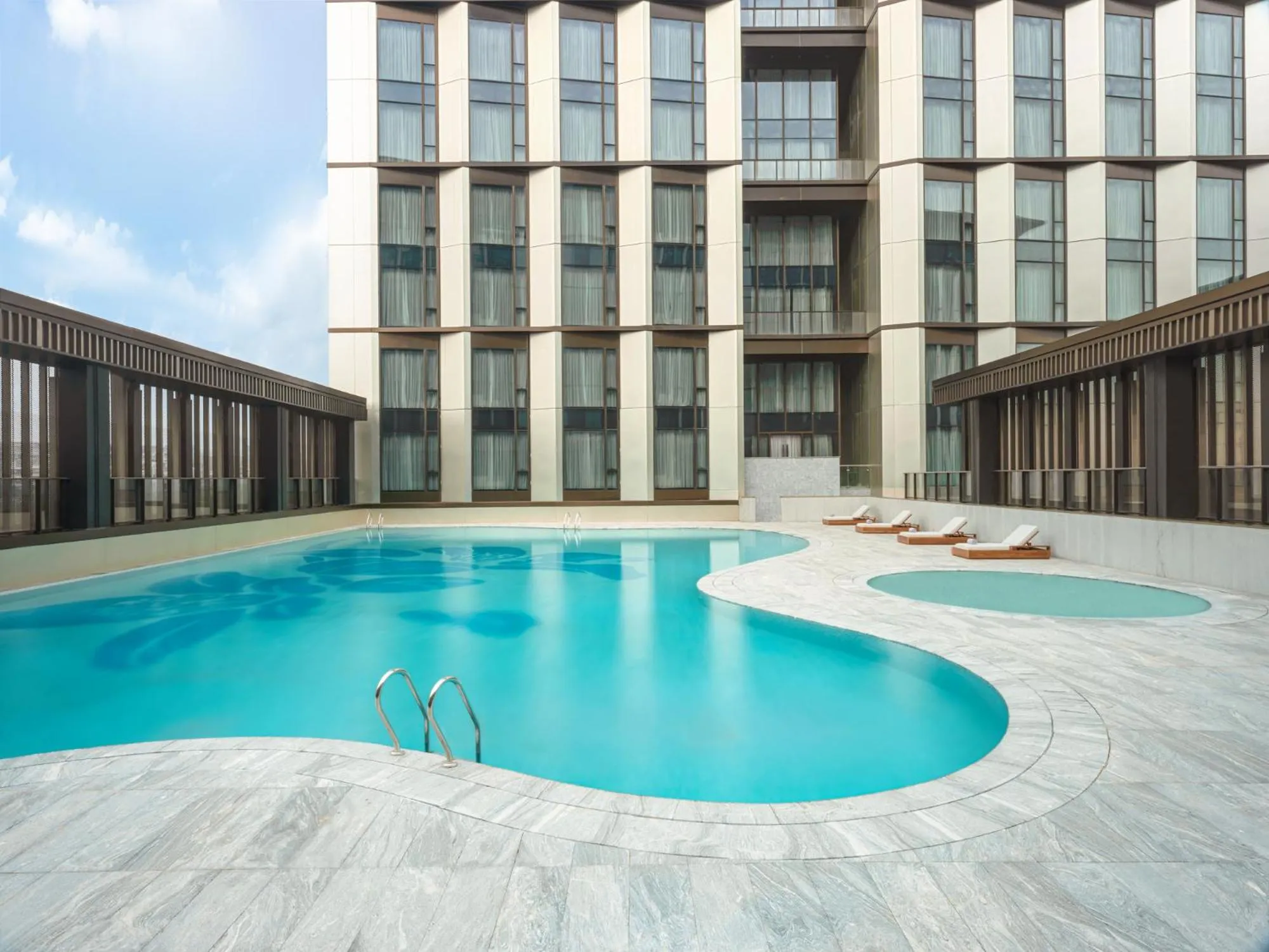 Swimming pool in Four Points by Sheraton Guangzhou, Baiyun