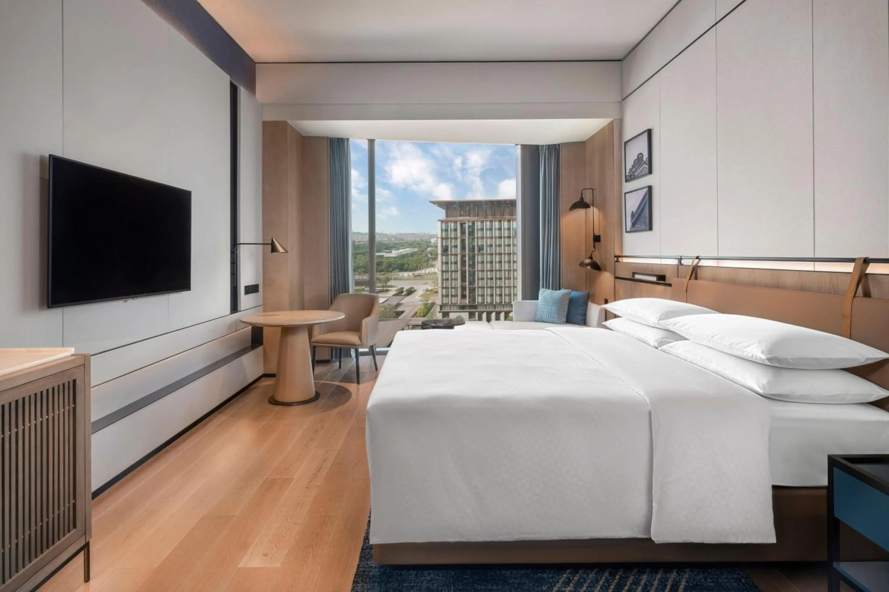 Bedroom, Bed in Four Points by Sheraton Guangzhou, Baiyun