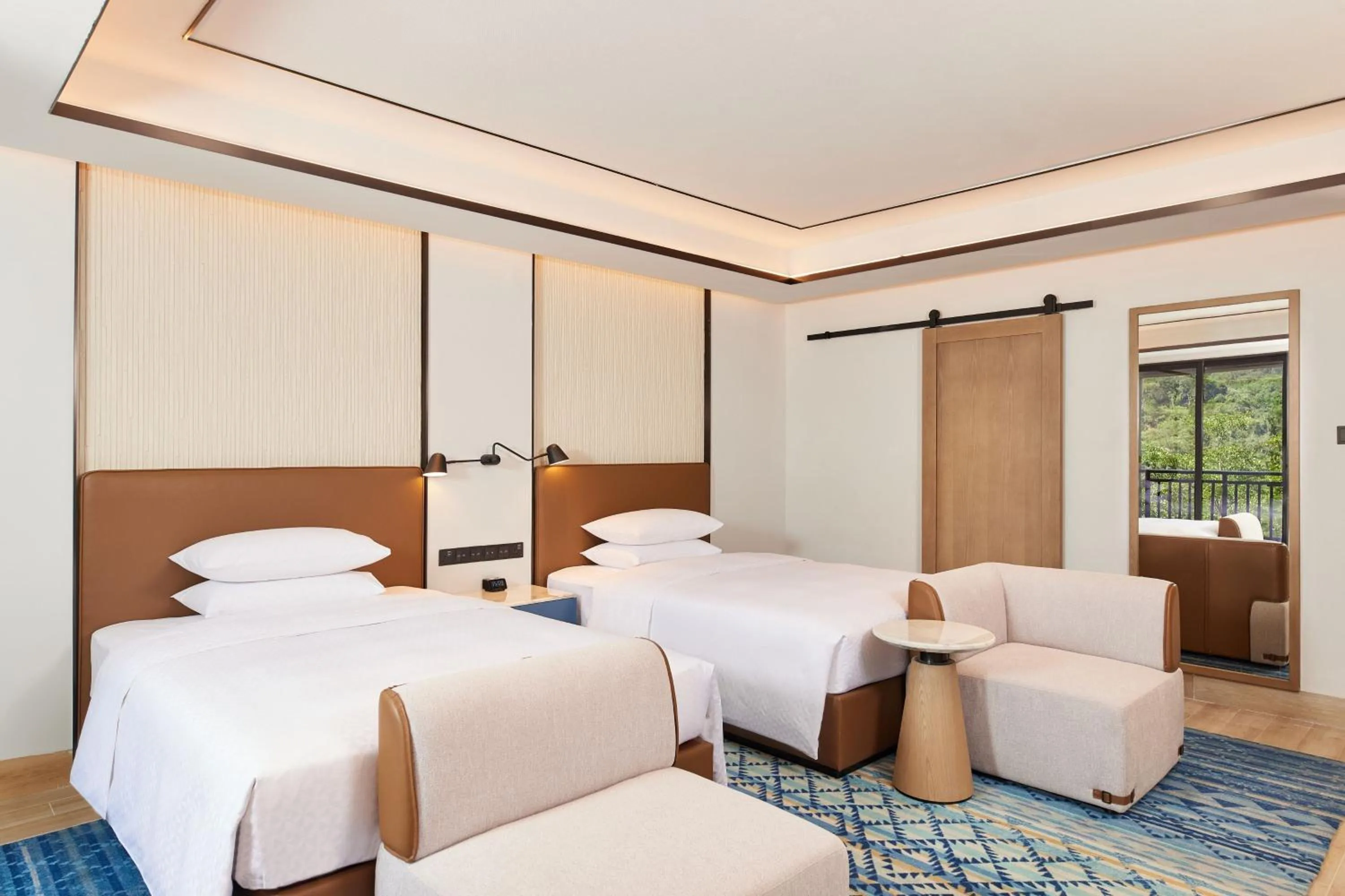 Photo of the whole room, Bed in Four Points by Sheraton Hainan, Qiongzhong