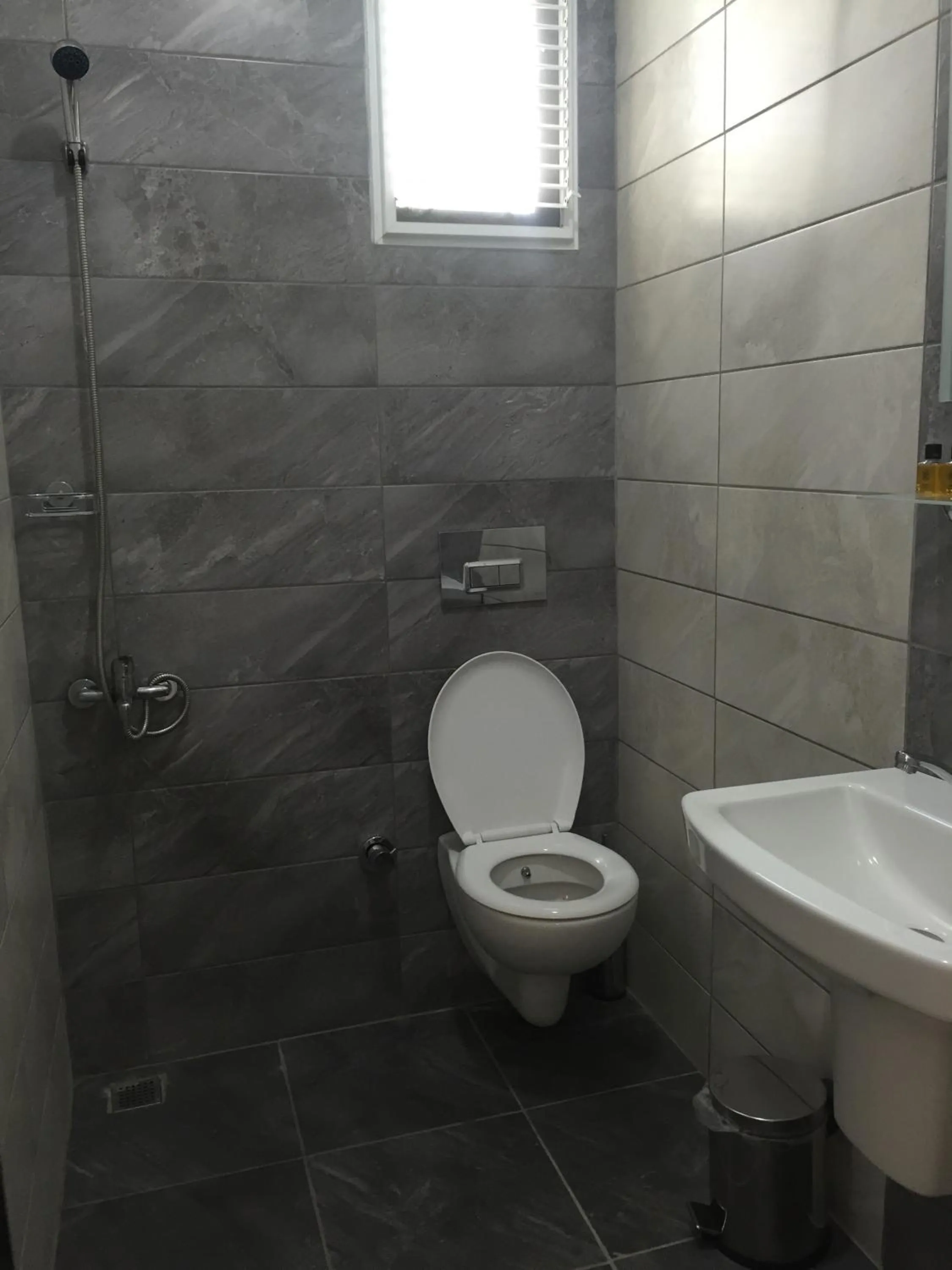 Shower in Tay Pansiyon