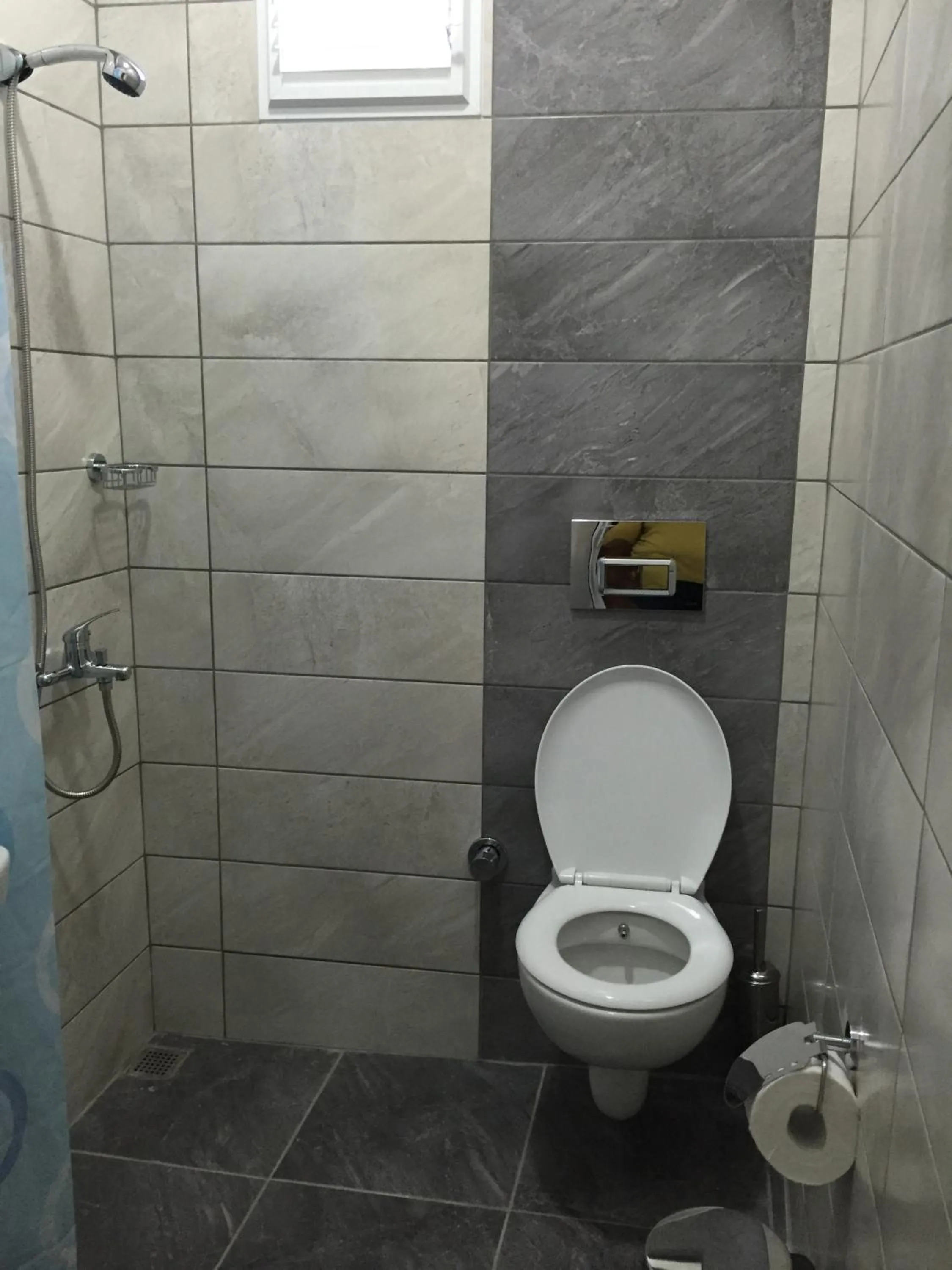 Shower in Tay Pansiyon