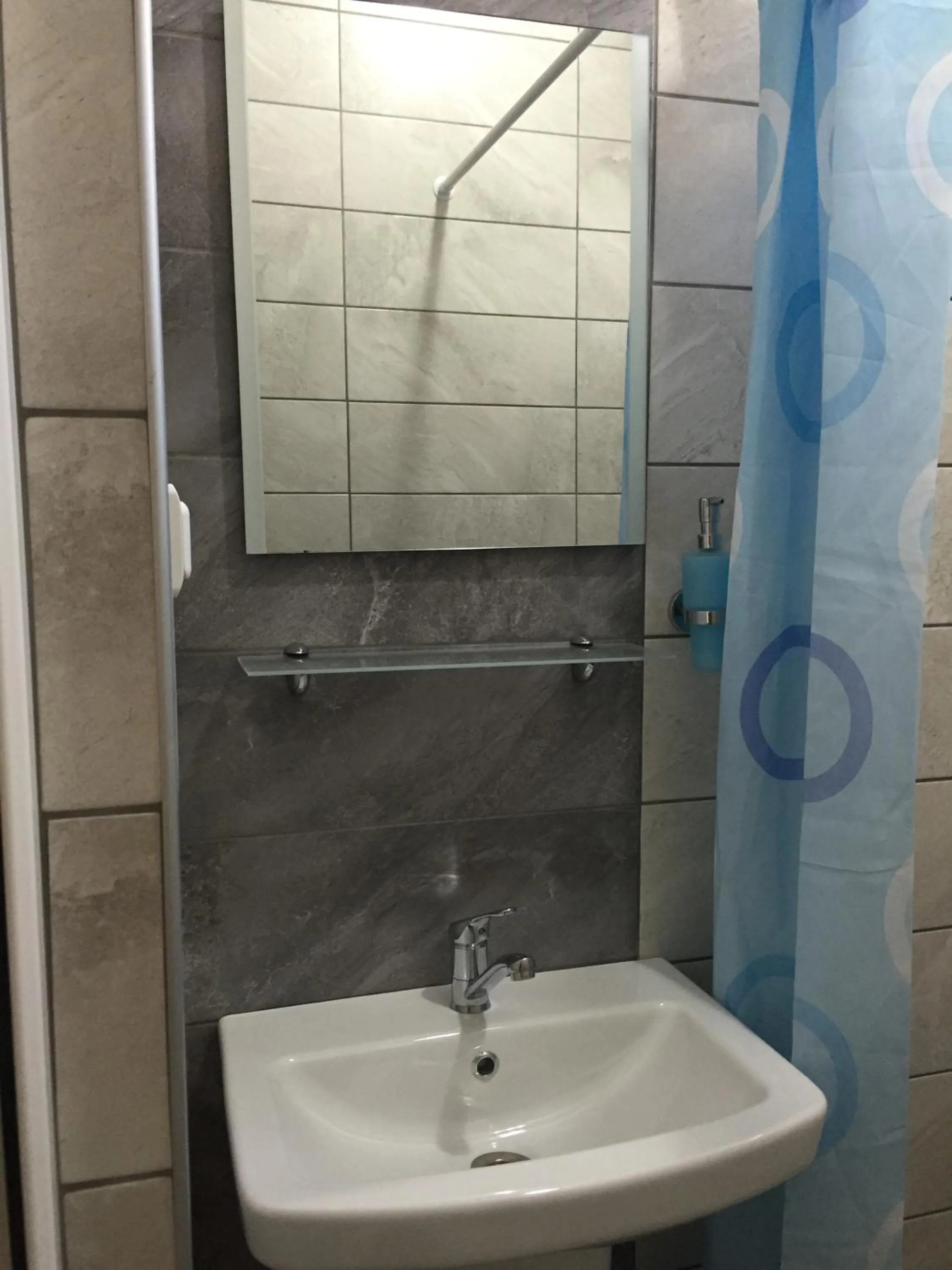 Shower in Tay Pansiyon