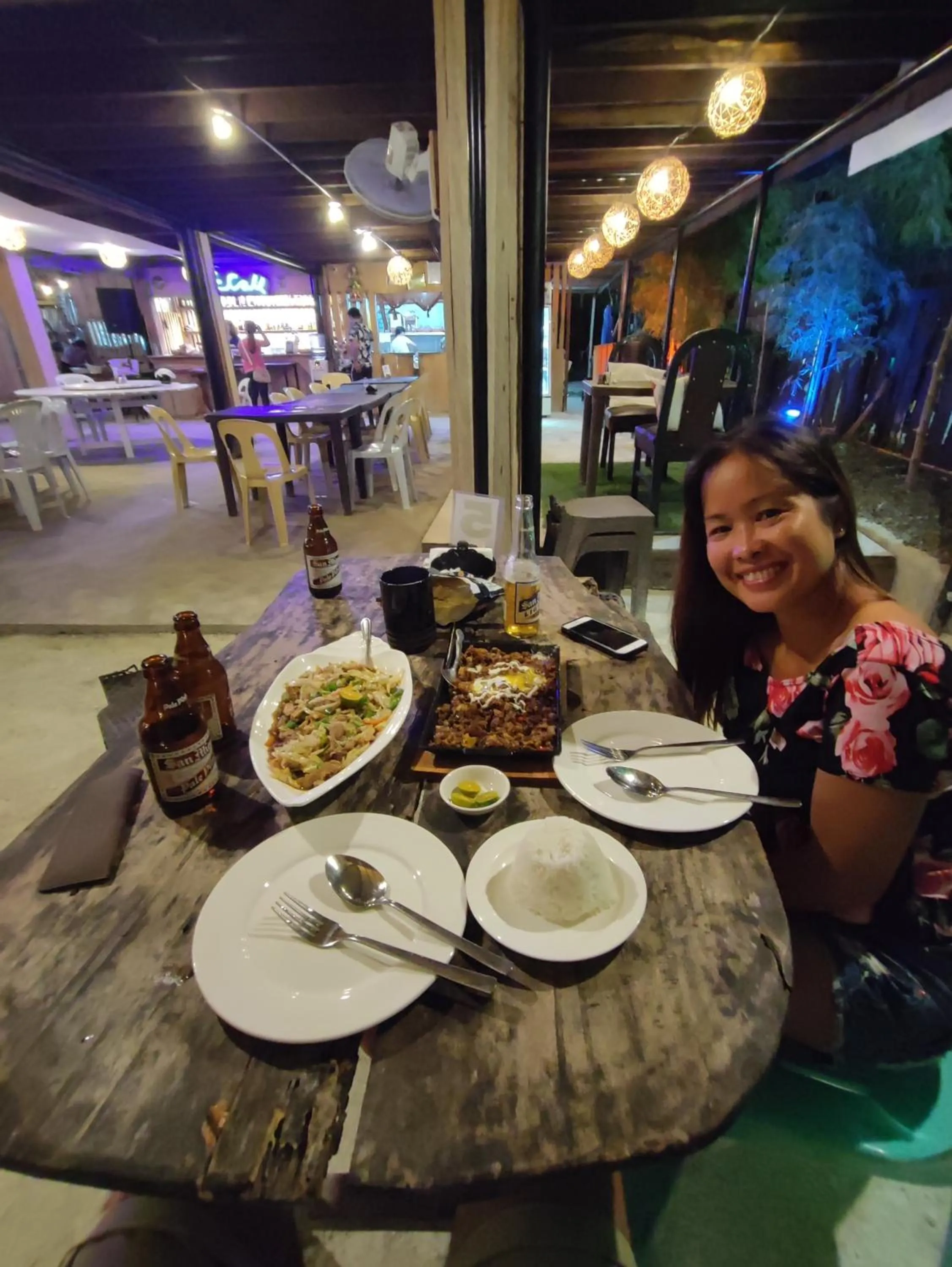 Restaurant/places to eat in Rose Apartments