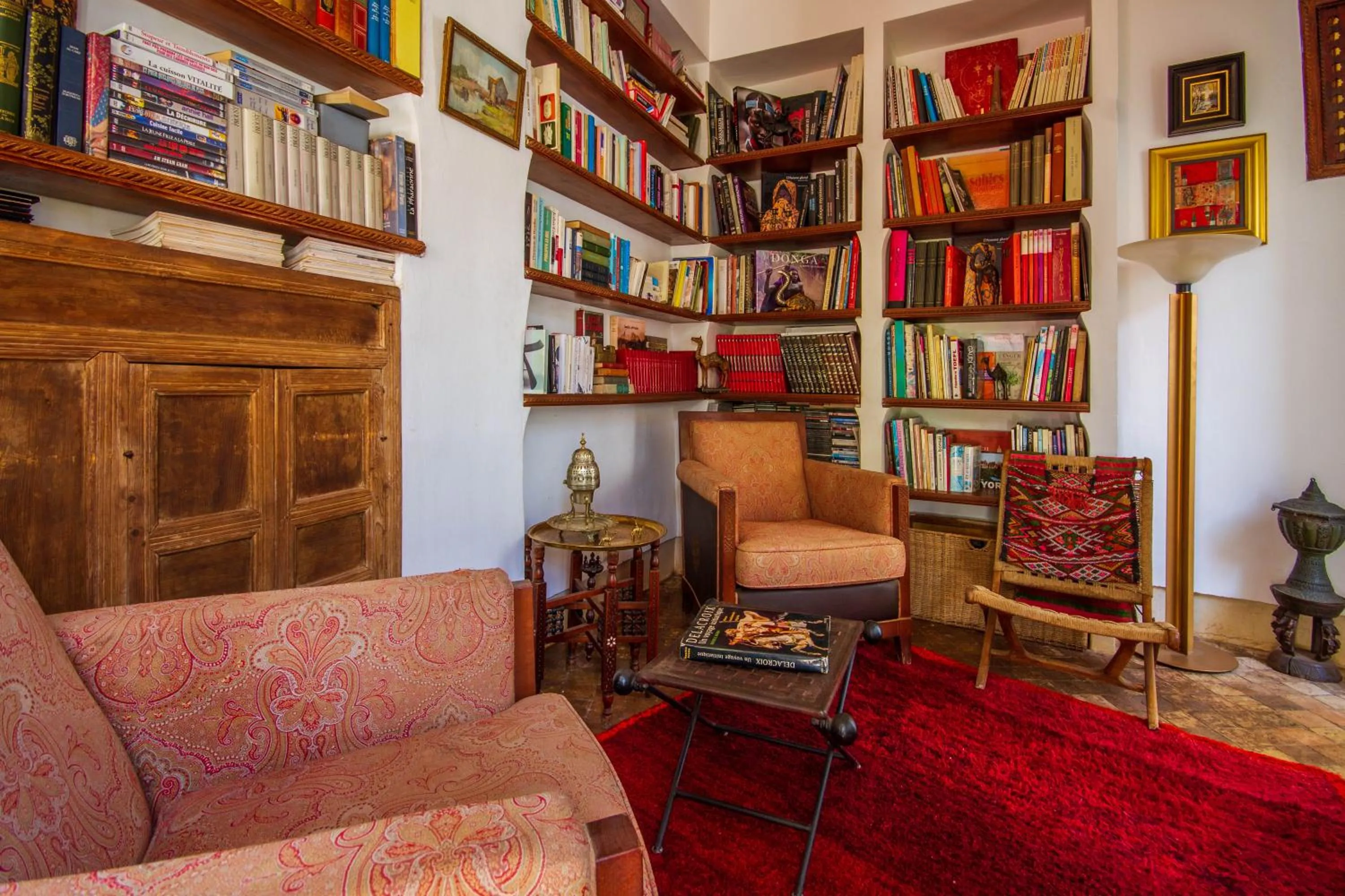 Library in Riad Dombaraka